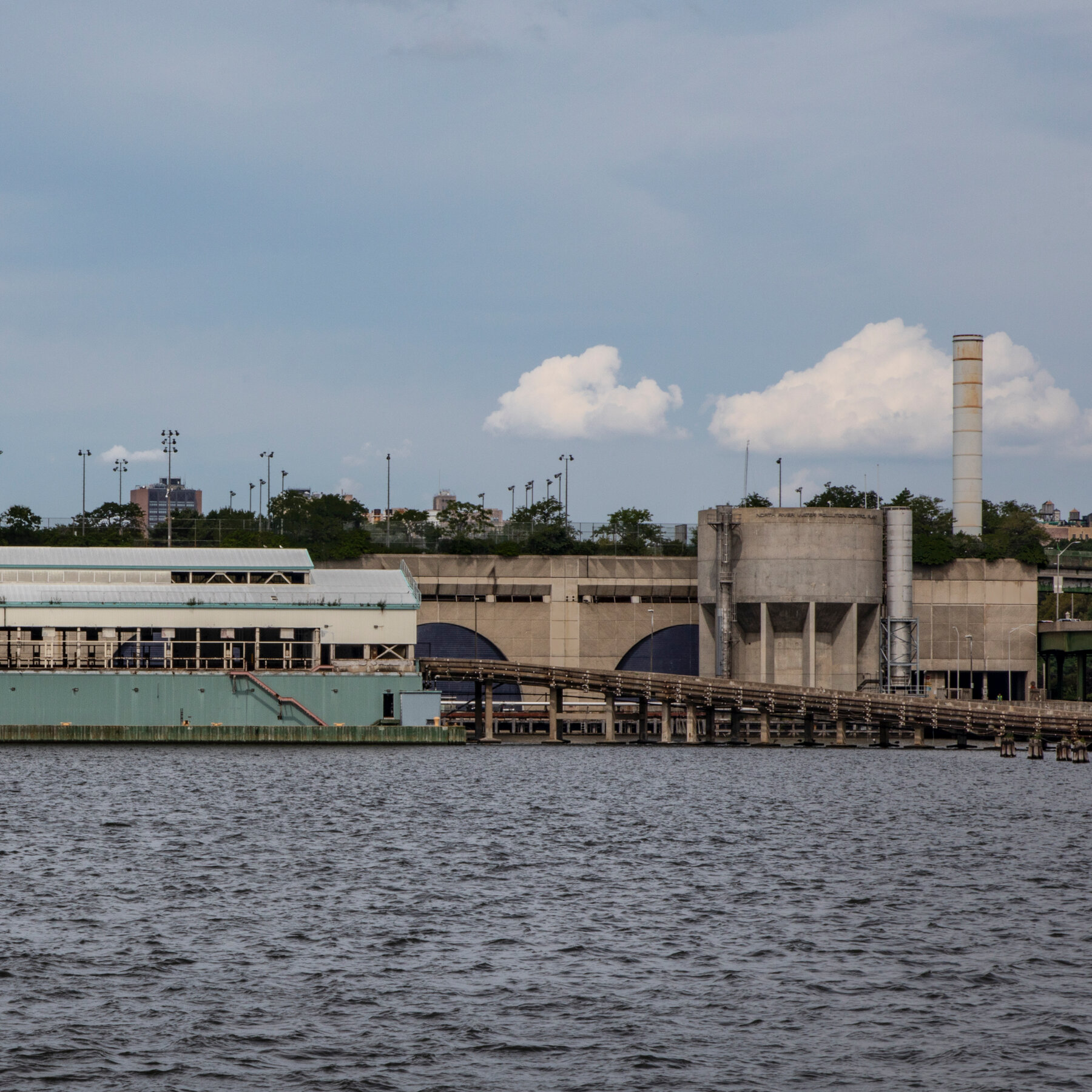 1 Dead After Explosion on Barge Near Manhattan Sewage Plant