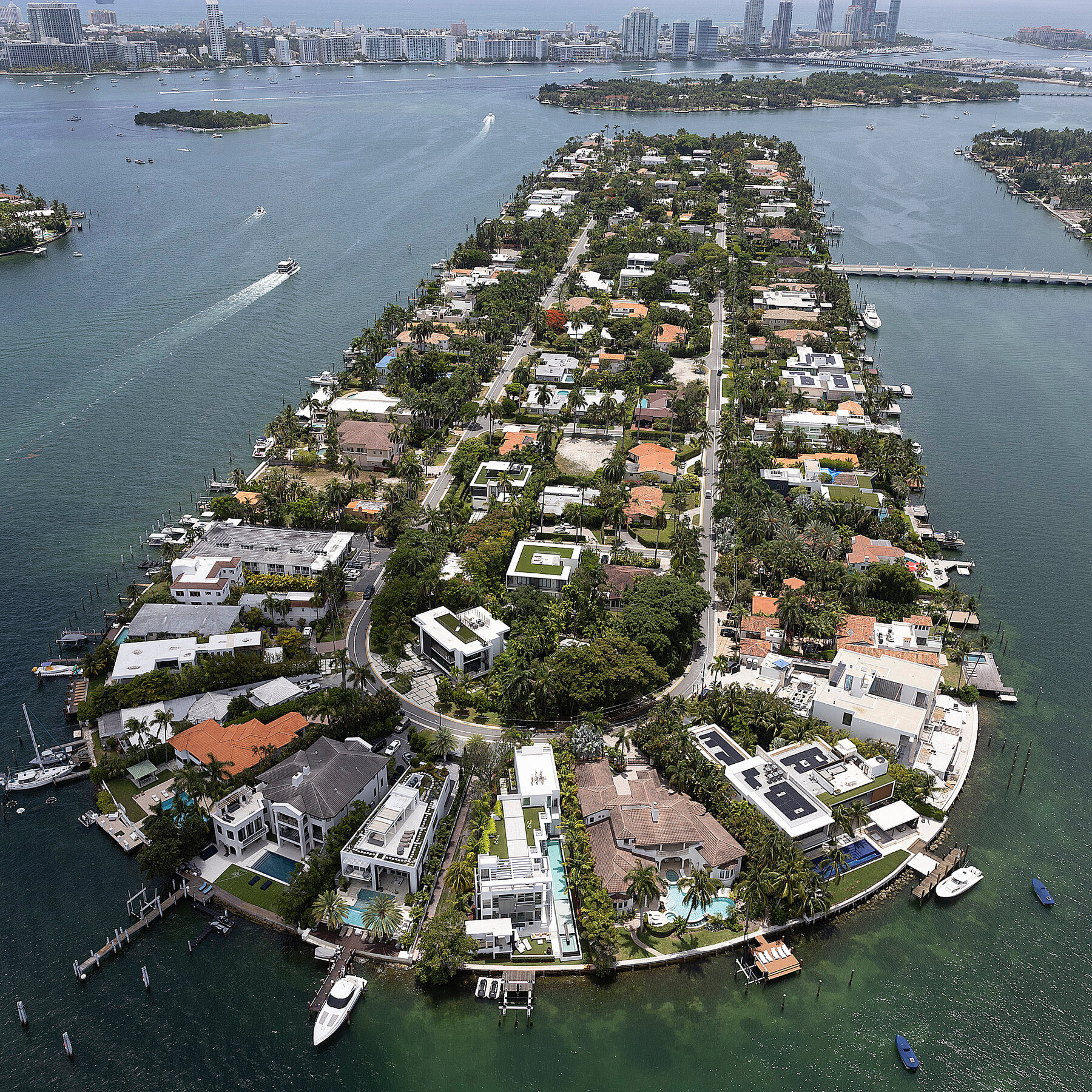 2 Die After Barge Hits Sailboat Off Miami Beach, Throwing Children Overboard