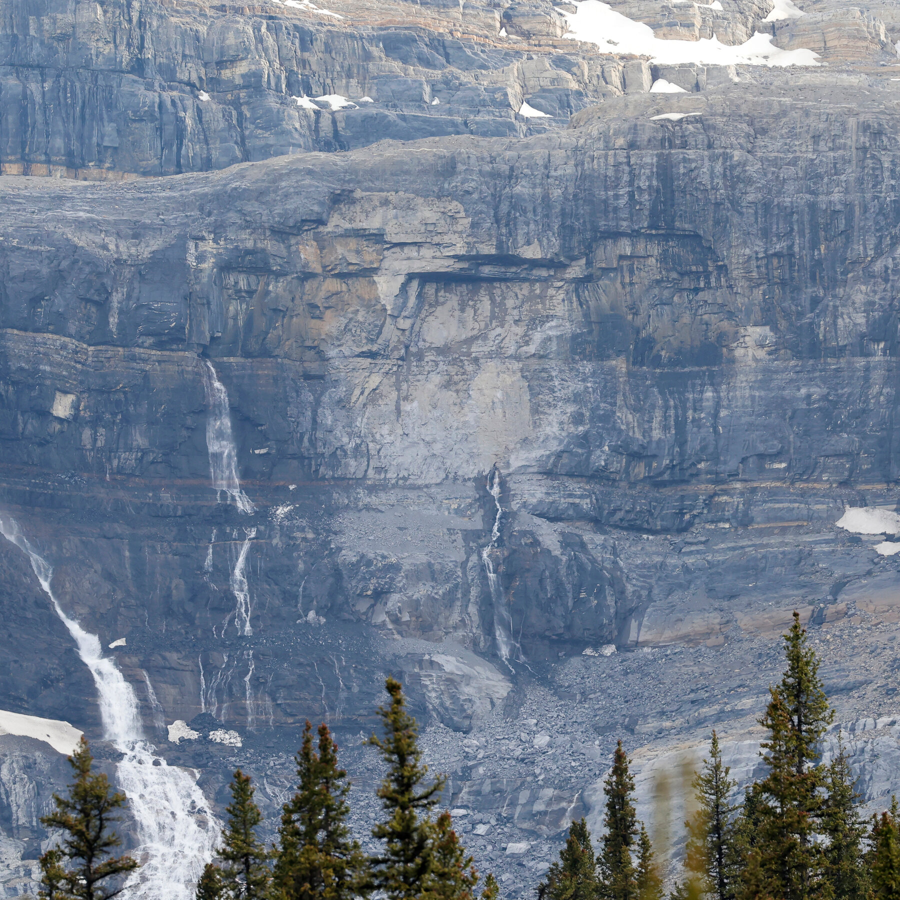 2 Hikers Dead, 3 Others Injured After Rockslide in Canada’s Banff National Park