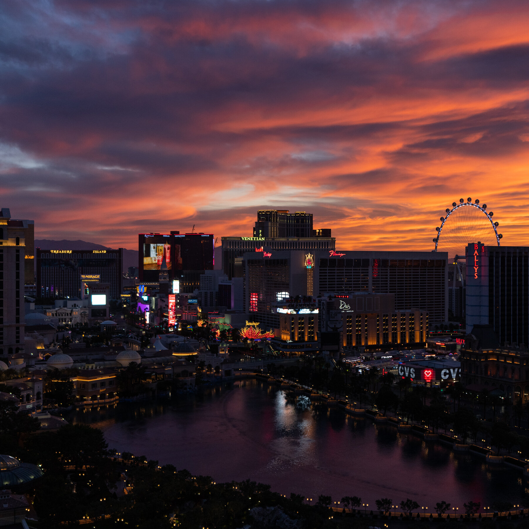 2 Killed in Shooting on Las Vegas Strip