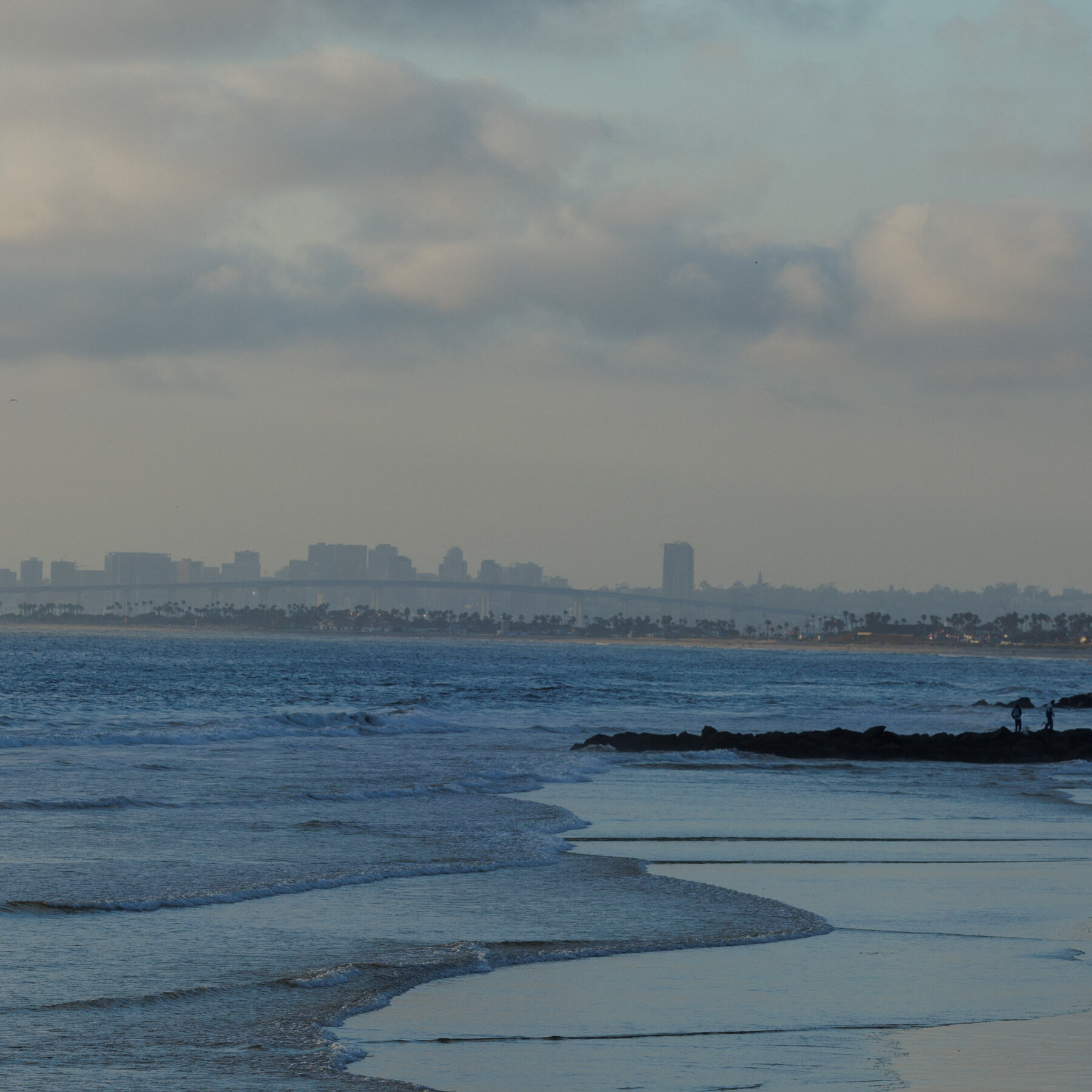 4 Dead After Suspected Migrant Boat Overturns Near a San Diego Area Beach