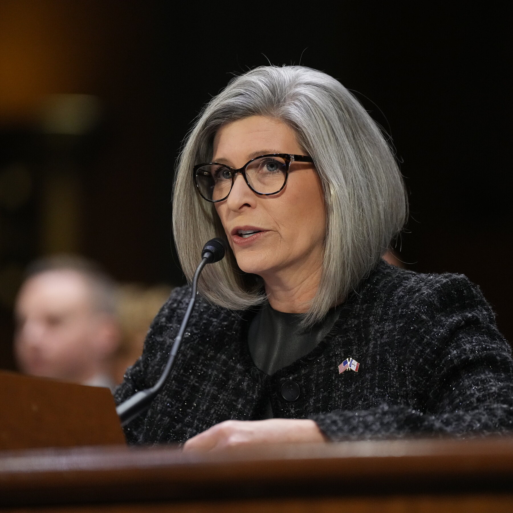 A bipartisan effort cuts unemployment benefits for high earners.