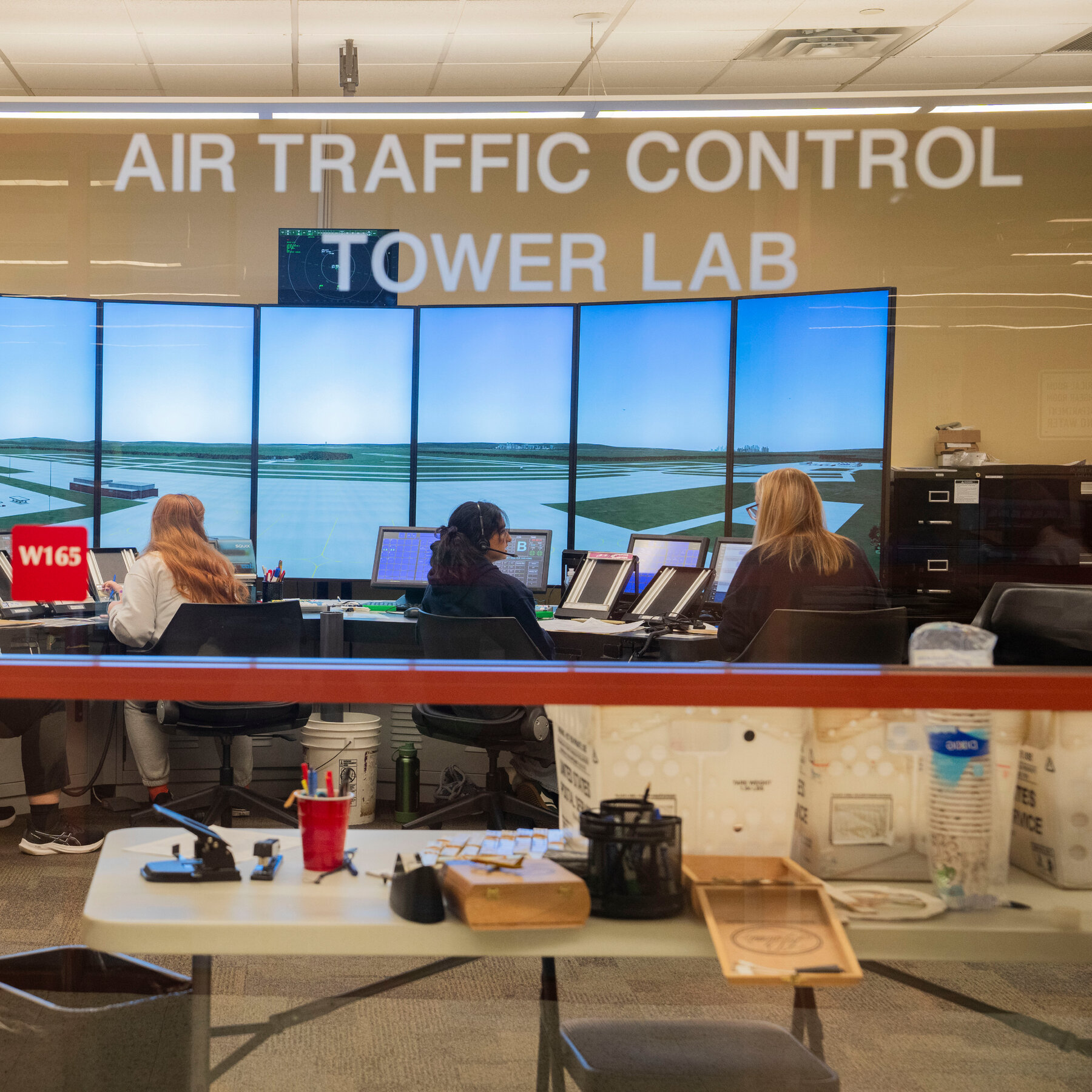 A College Tries to Pitch In and Train Air Traffic Controllers