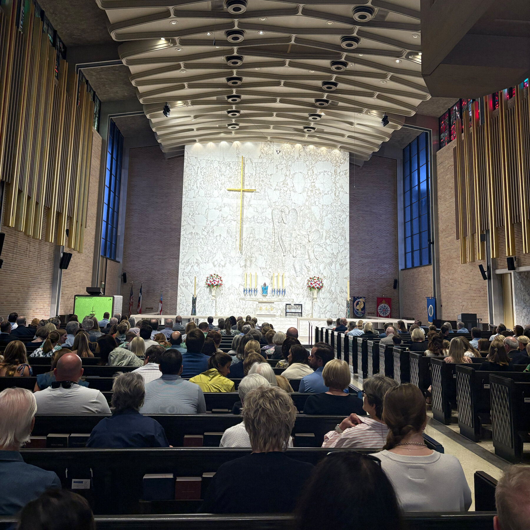 A Dallas church draws 600 to a service for the Texas flooding victims.