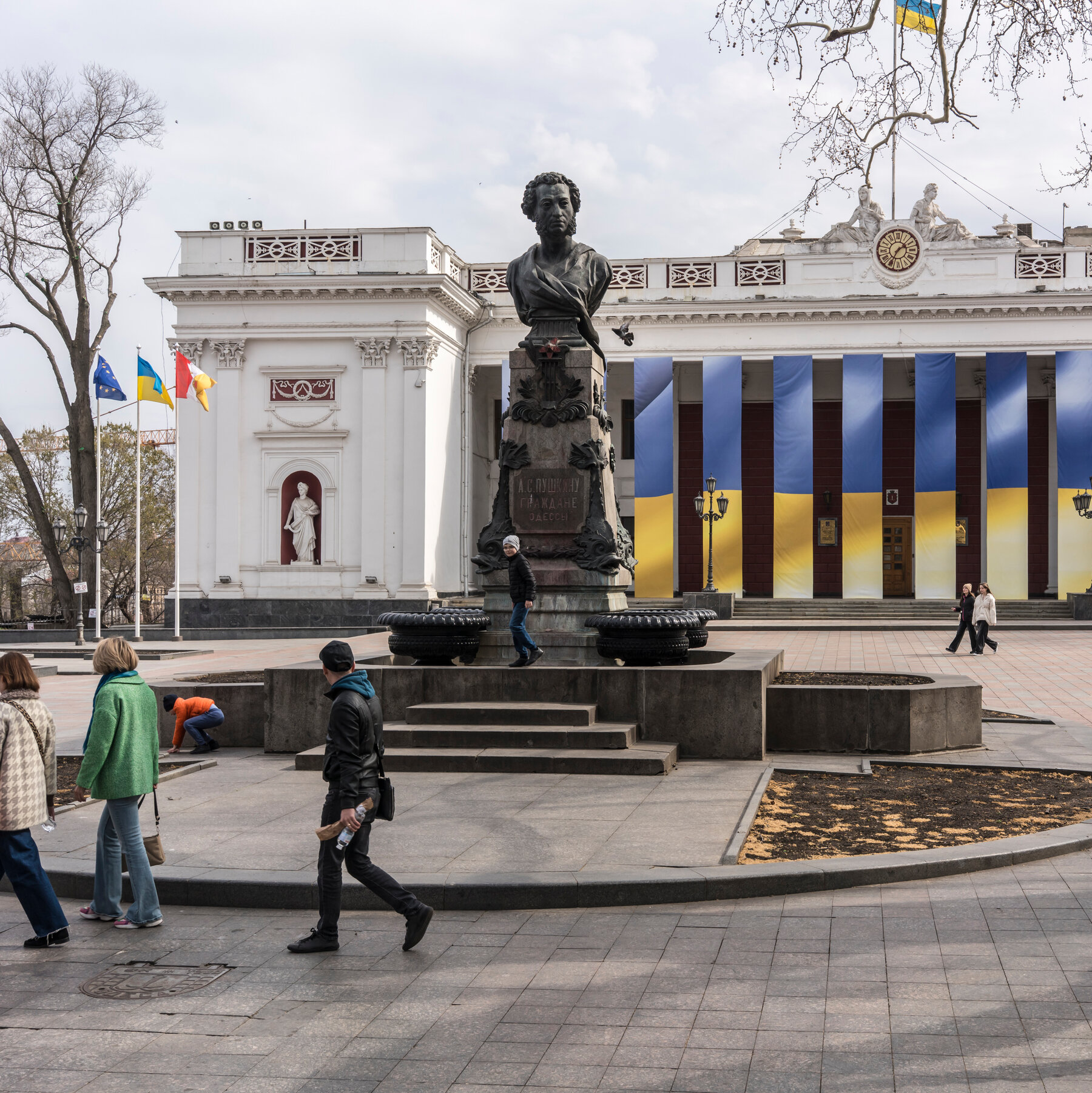 A Push to Remove Symbols of Imperial Russia Divides Odesa, Ukraine