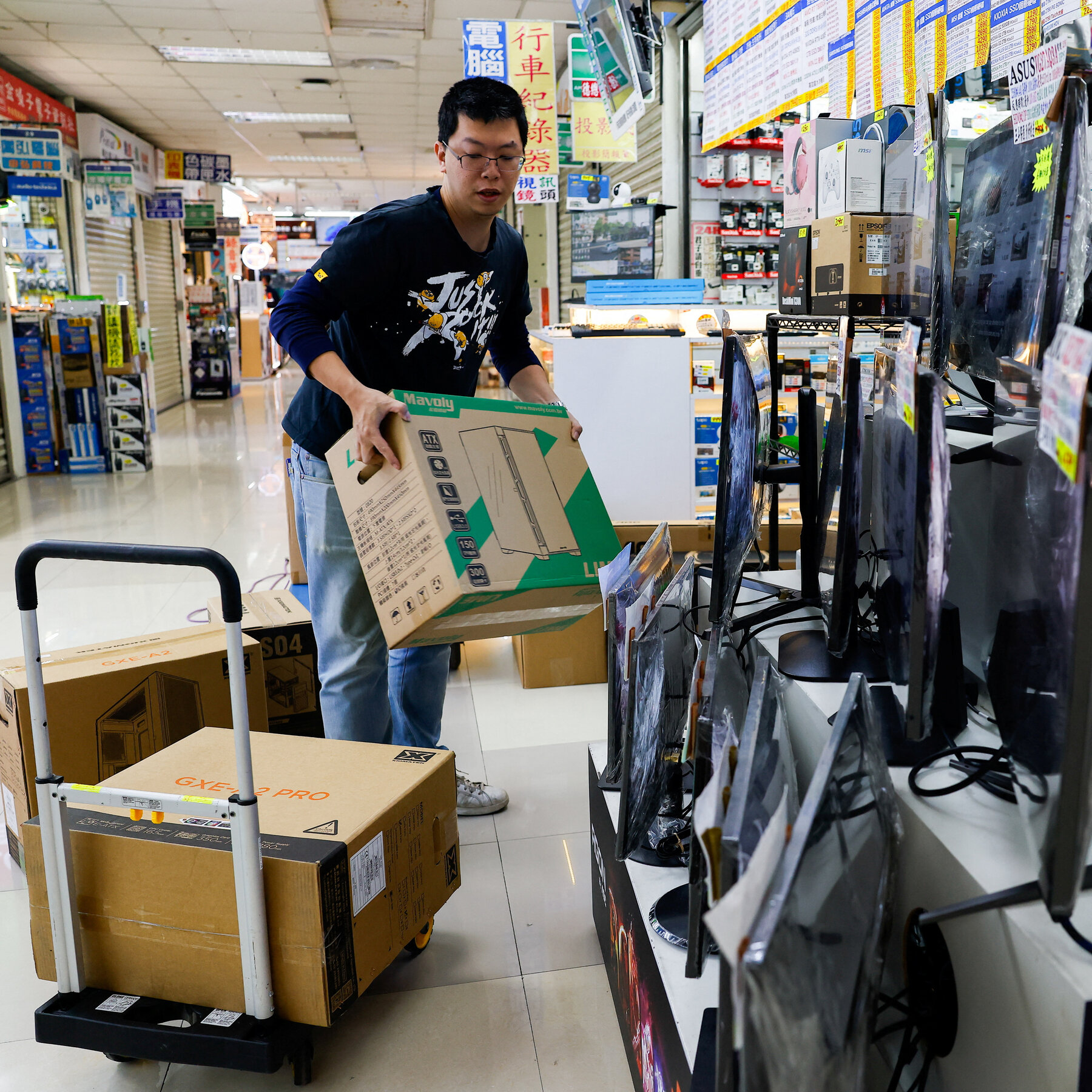 A Stunned World Reckons With Economic Fallout From Trump’s Tariffs