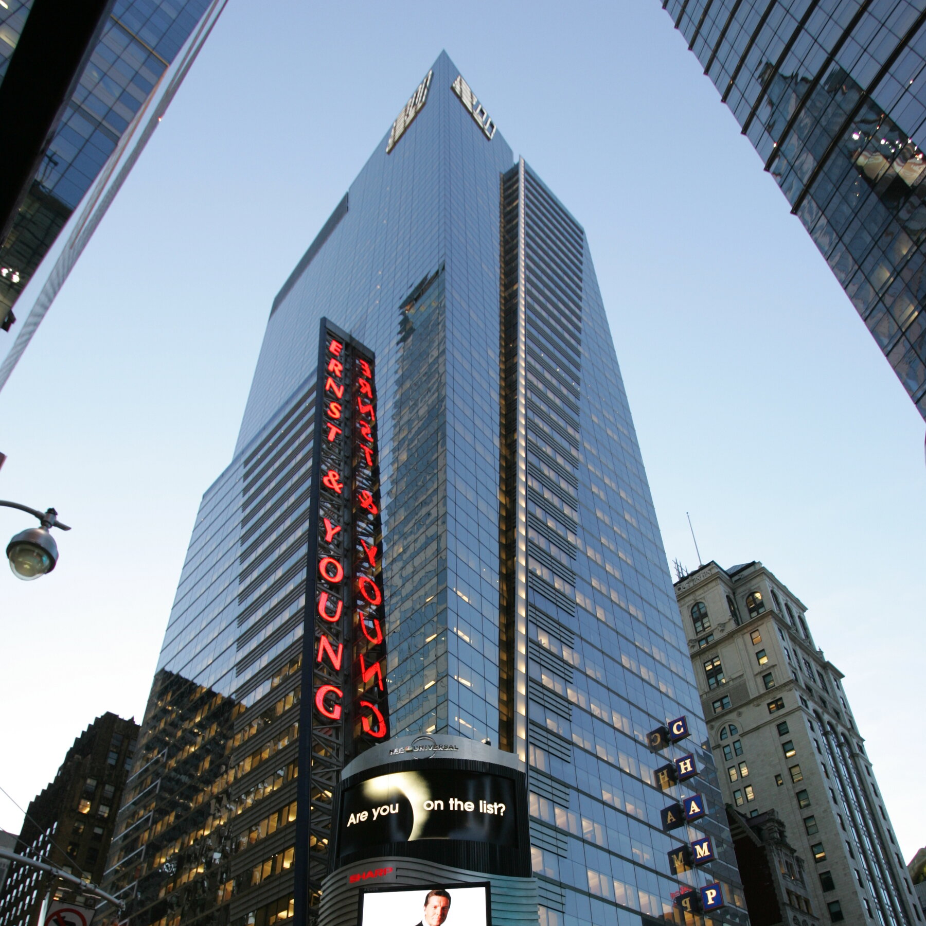 A Times Square Office Tower Will Be Converted Into Apartments