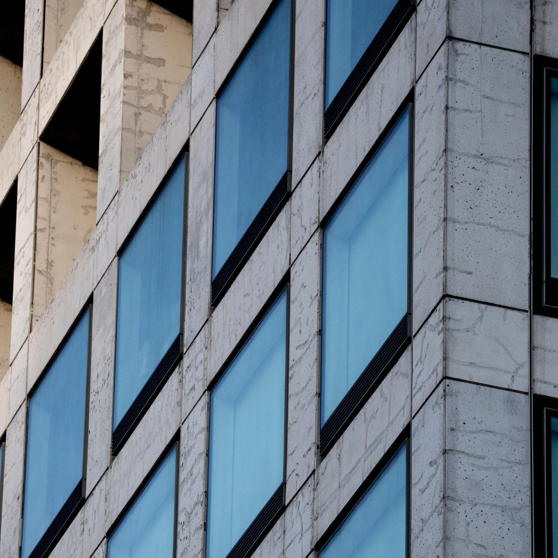 A Tower on Billionaires’ Row Is Full of Cracks. Who’s to Blame?
