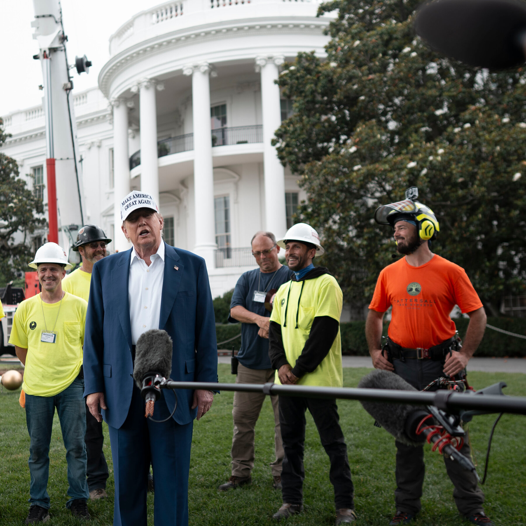 A Tree Trimmer’s Front-Row Seat to Trump’s Impromptu Iran Remarks