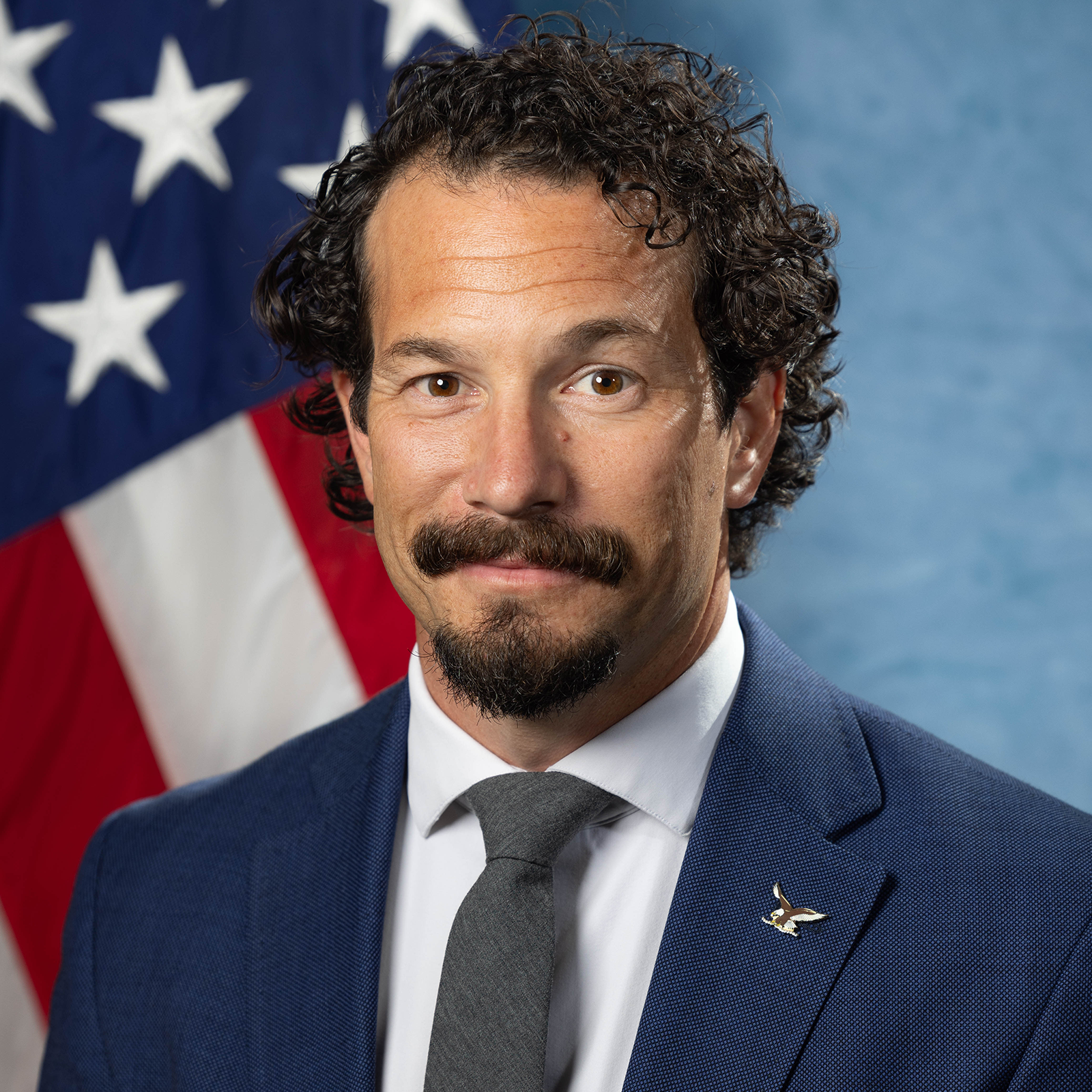 Accidental’ F.B.I. Chief Builds a Following as Agency’s Defender