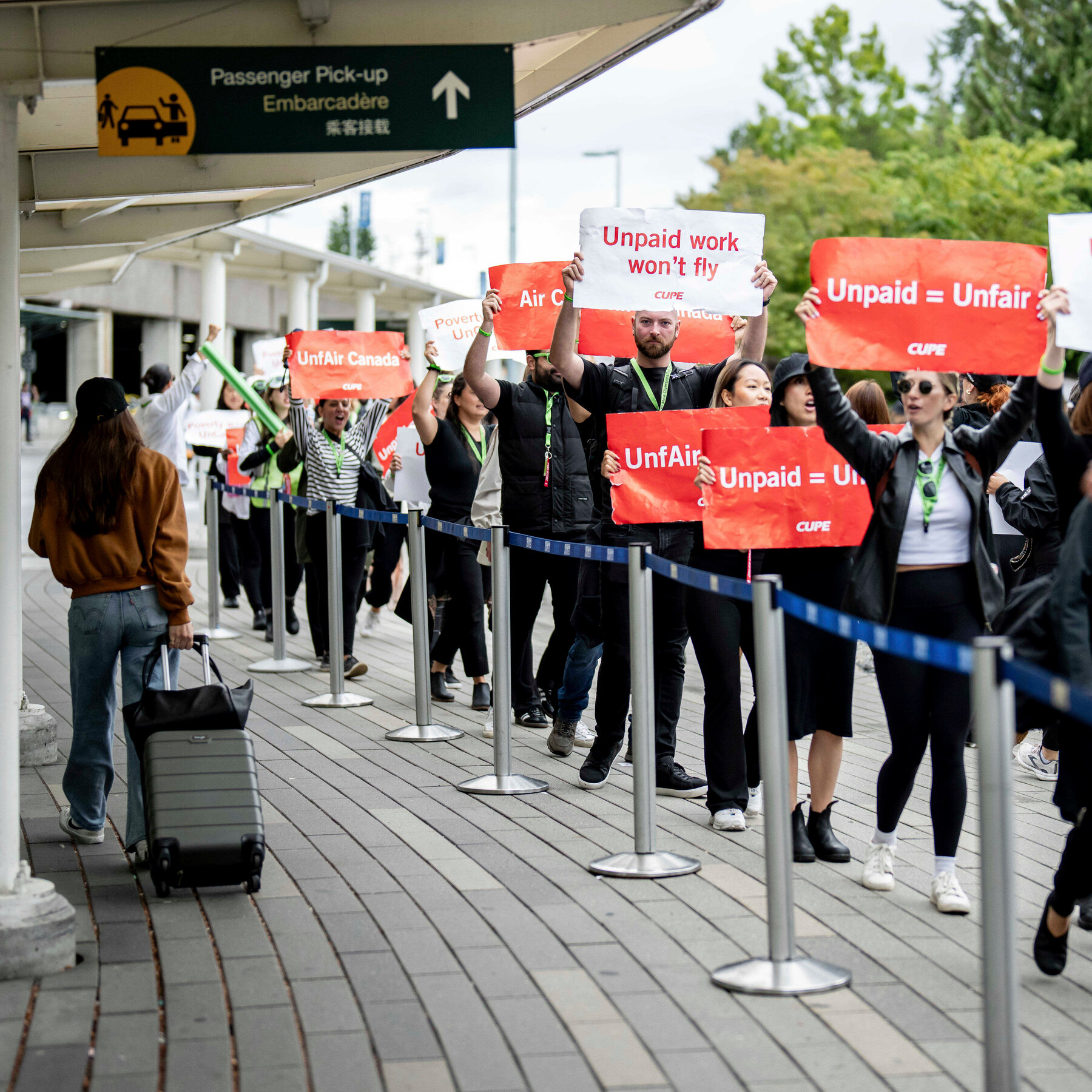 Air Canada Flight Attendants Say They Will Defy Back-to-Work Order