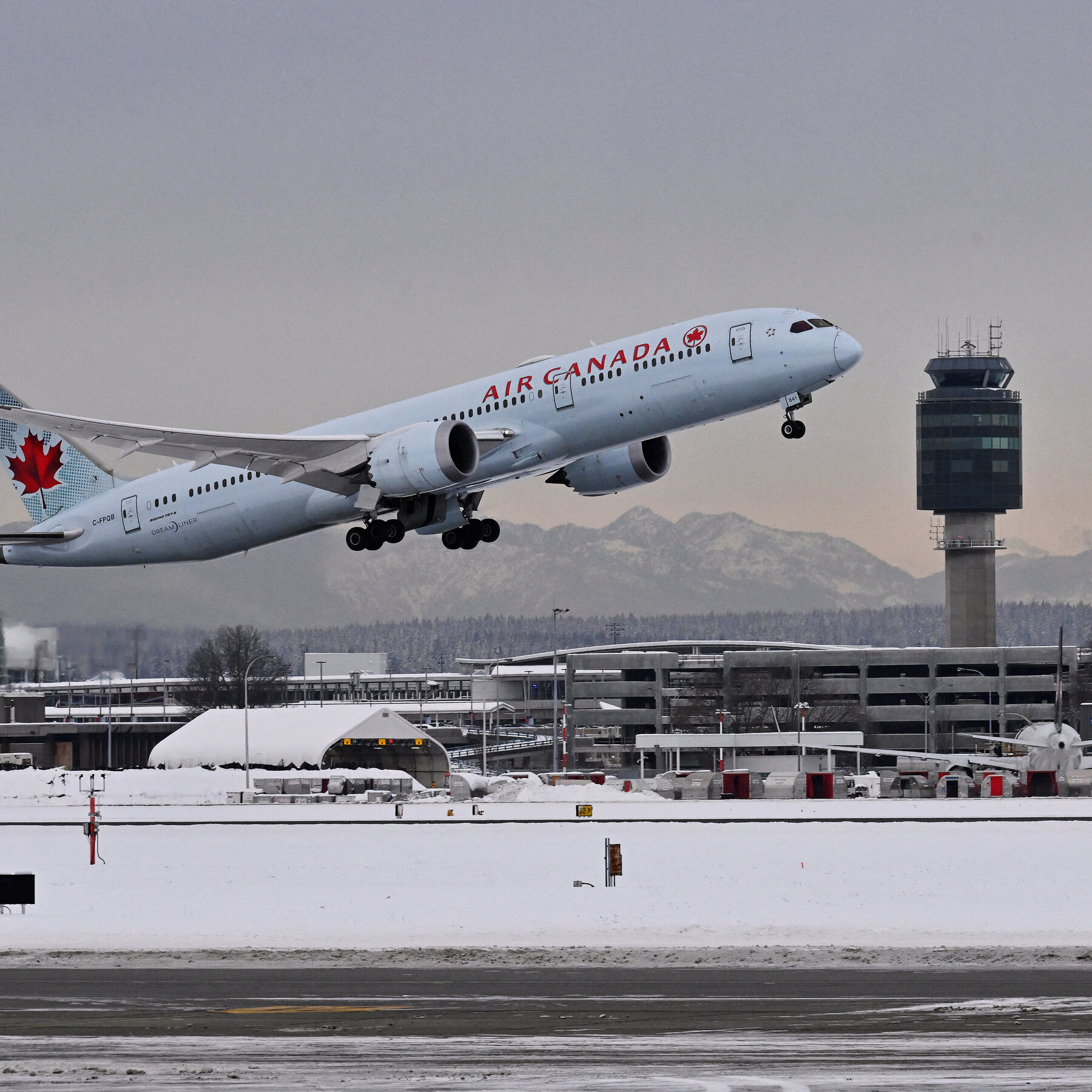 Airlines Cut Seats to the U.S. as Canadians Stay Away