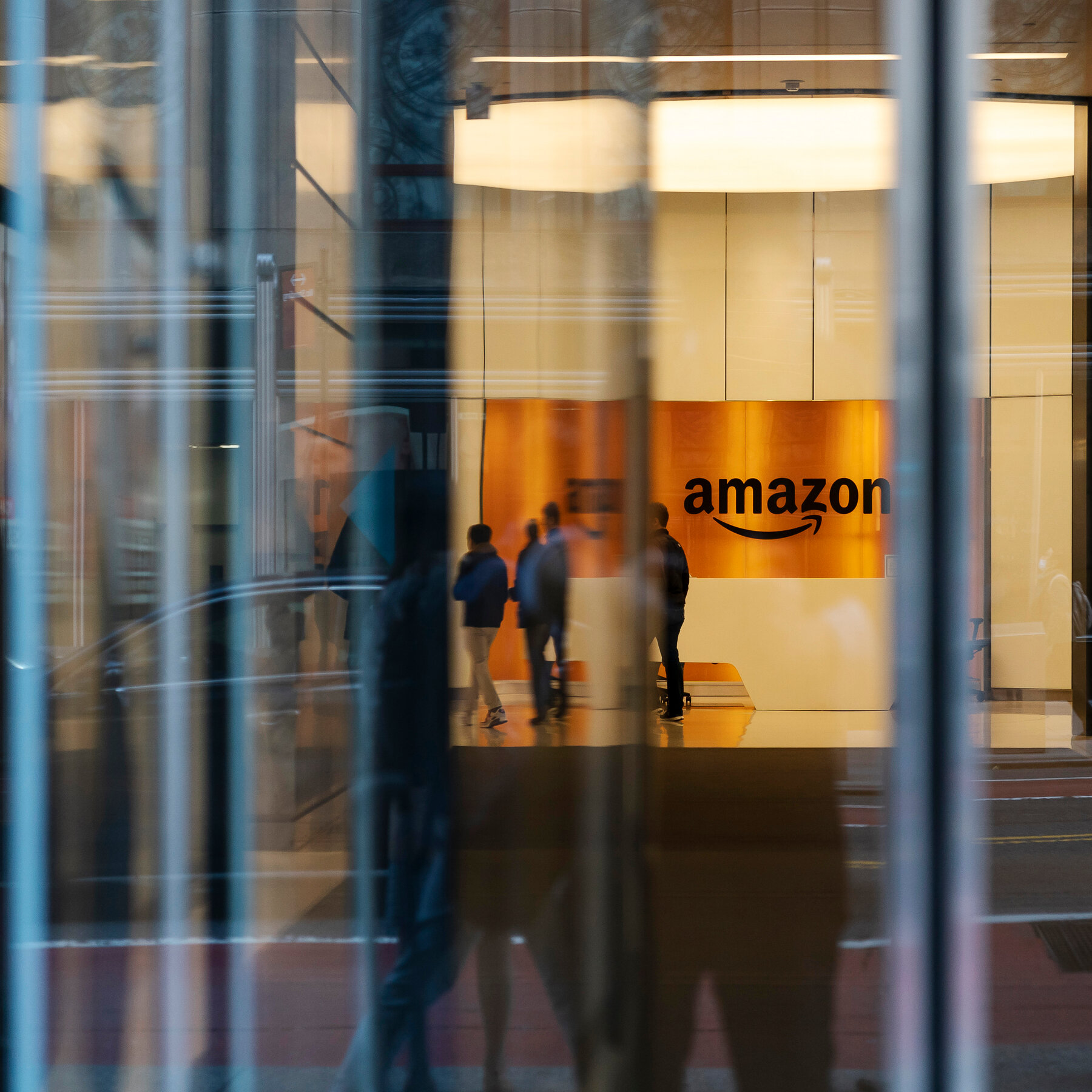 Amazon Braces for Major Cuts to Its White-Collar Work Force