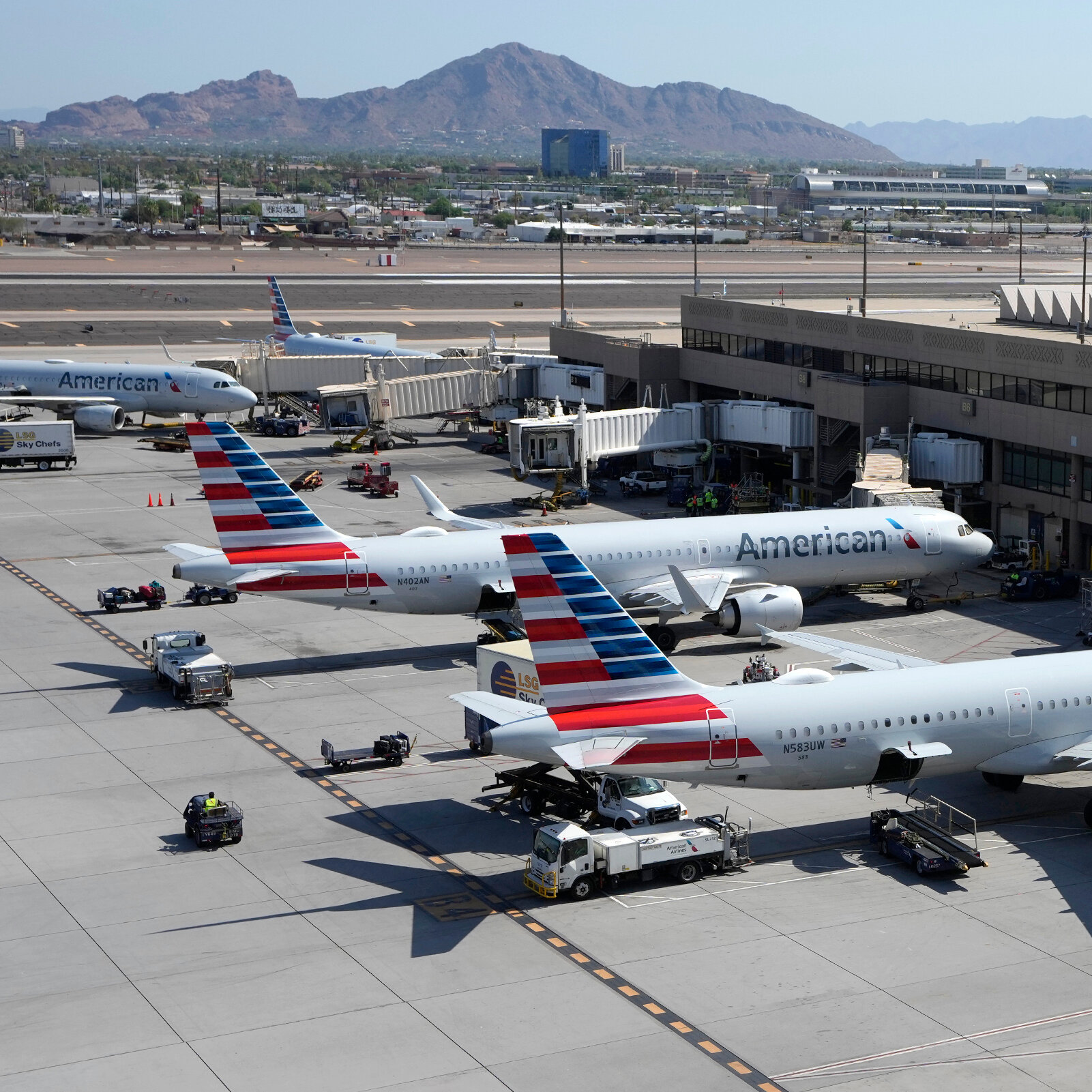 American Airlines Accused of Discrimination by Interracial Couple