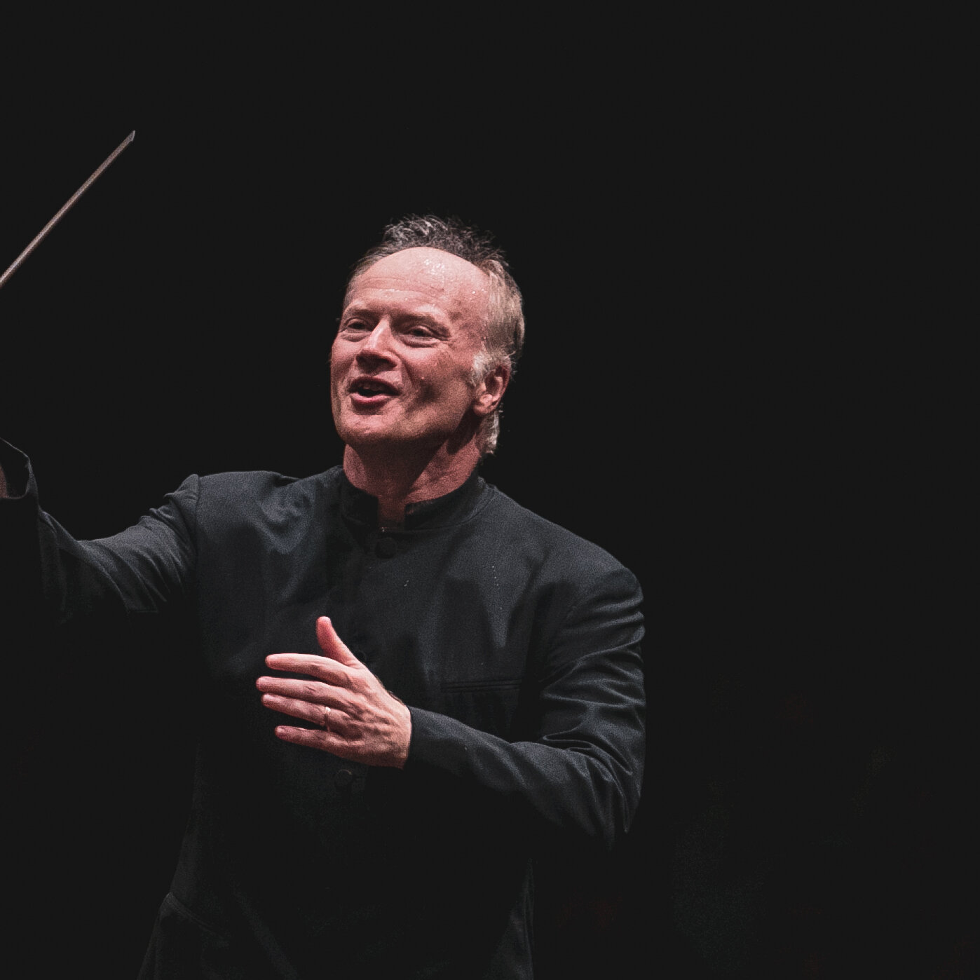 Amid Kennedy Center Upheaval, a Maestro Decides to Stay On