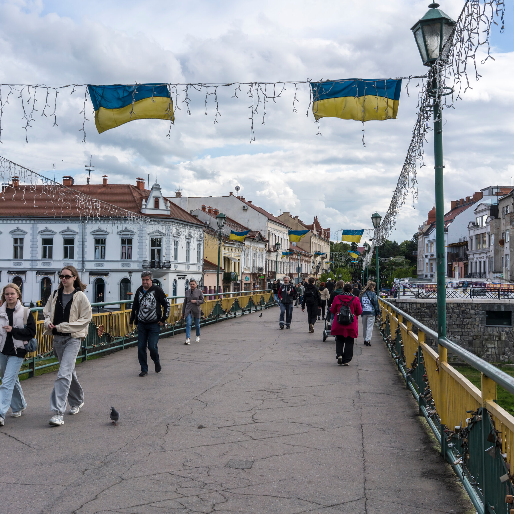 Amid Russian Strikes, a Remote Corner of Ukraine Beckons