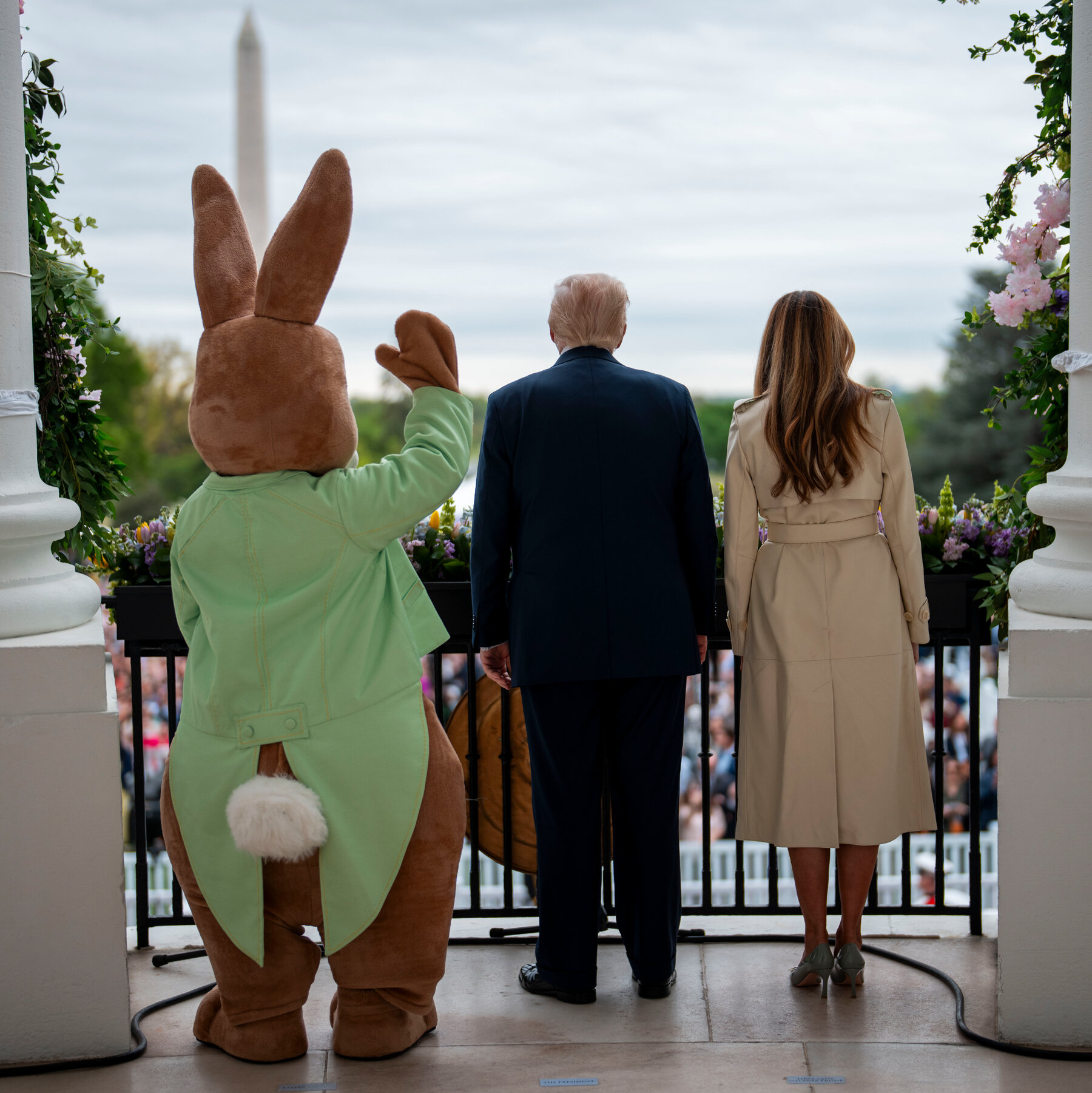 An Easter Bunny, Colorful Eggs and a Second Signal Group Chat