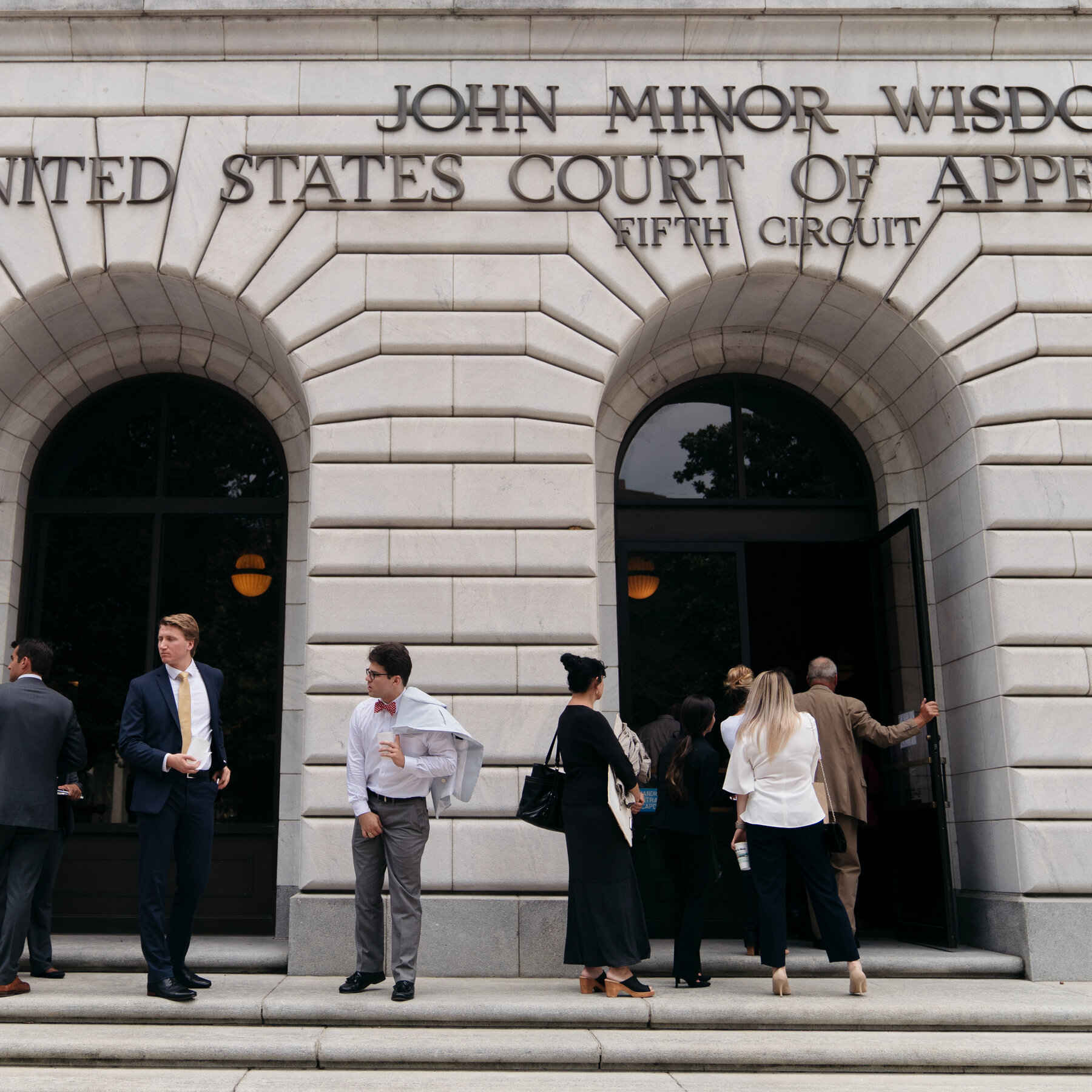 Appeals Court Blocks Trump’s Use of Alien Enemies Act to Deport Venezuelans