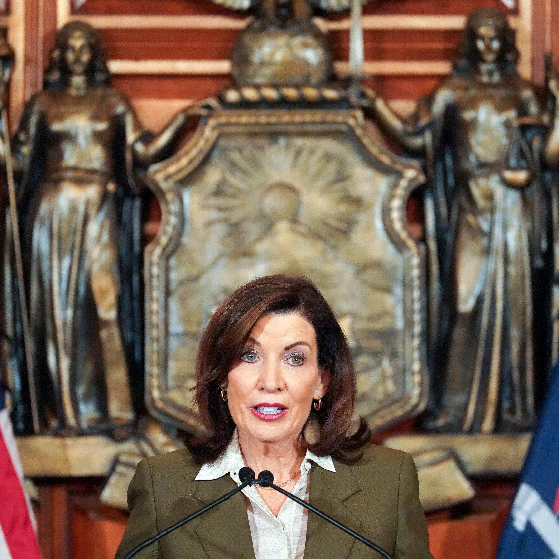 As Hochul Considers an A.I. Bill, Its Sponsor Throws Her a Fund-Raiser