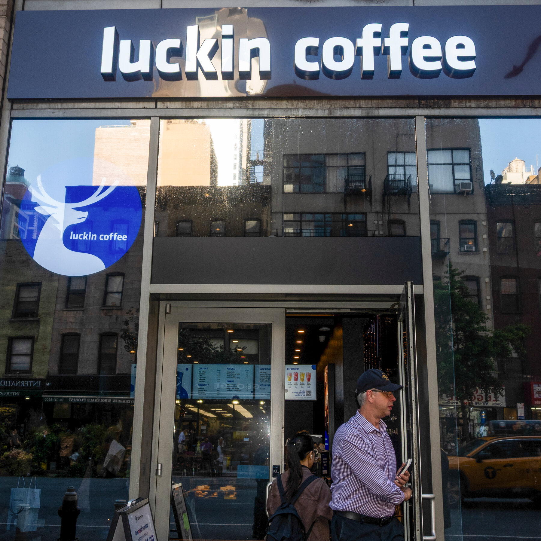 As Starbucks Slumps, a Chinese Coffee Giant Sees an Opening in New York