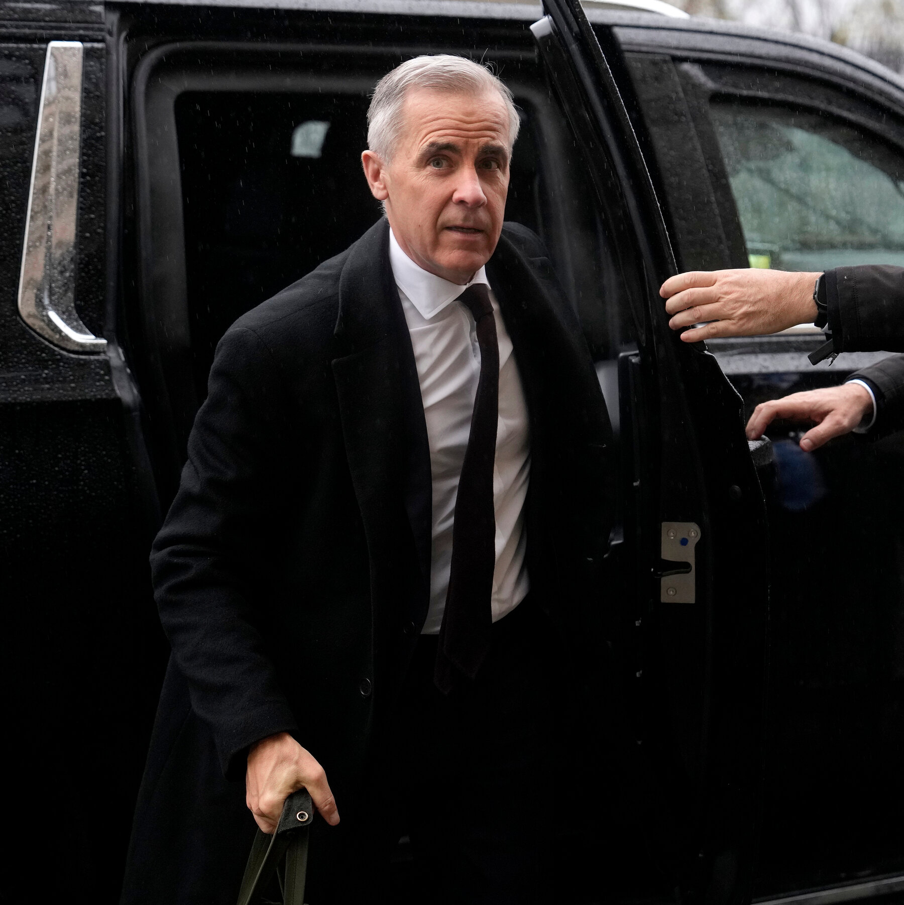 As Trade Talks Stall, Carney Moves to Shield Canada from Trump Tariffs