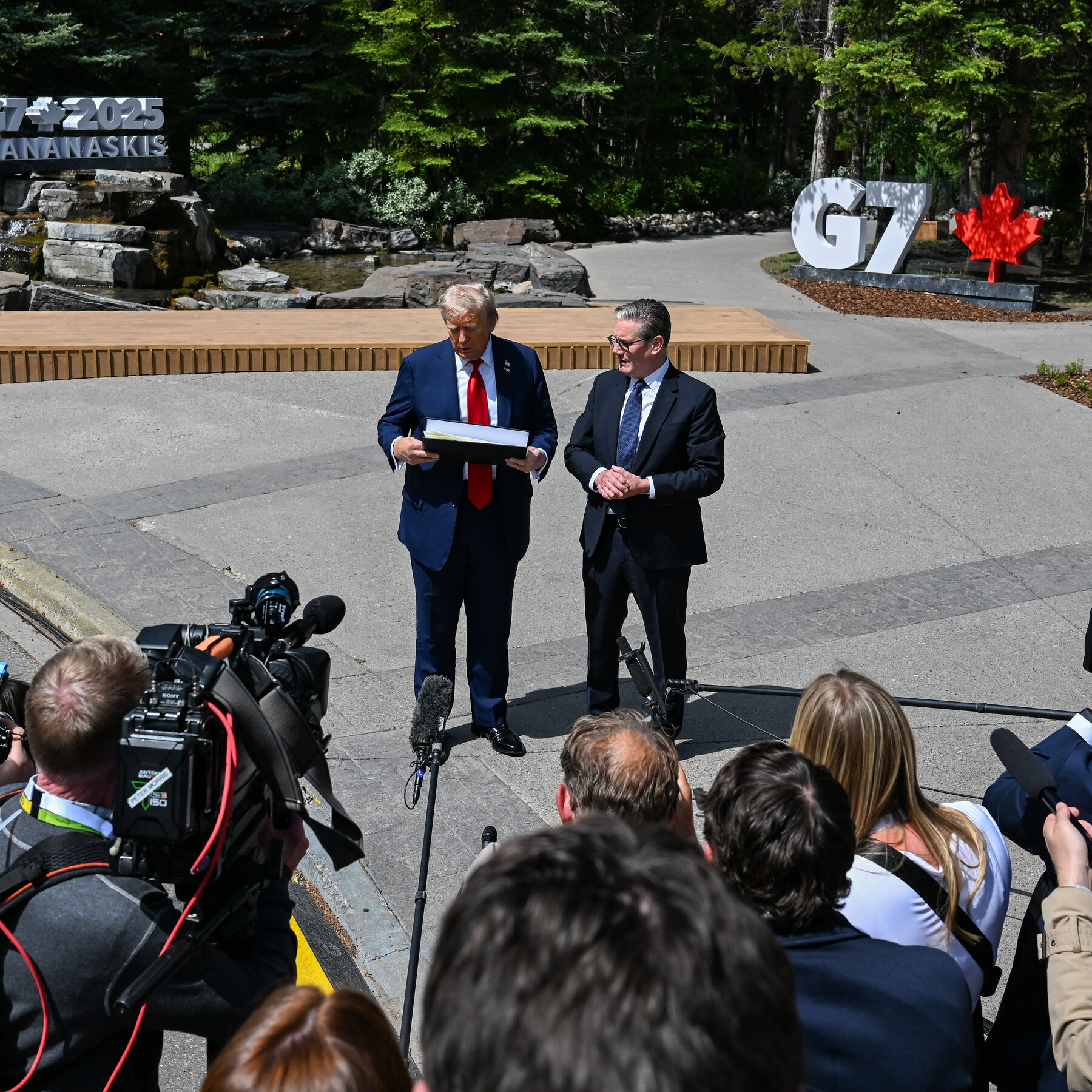 At G7 Summit With Trump, Starmer Picks Up Papers and Political Wins for U.K.