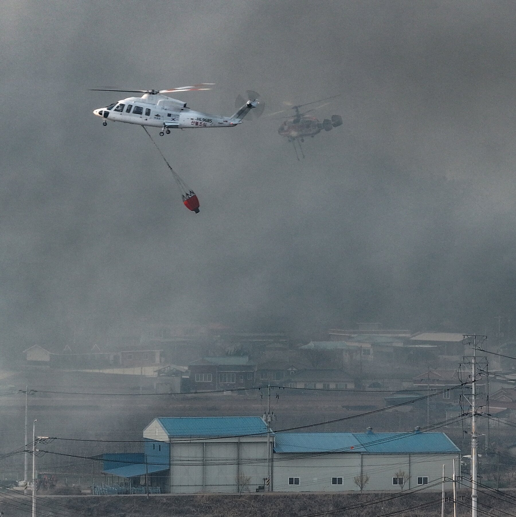 At Least 4 Die After Nearly 30 Wildfires Erupt in South Korea