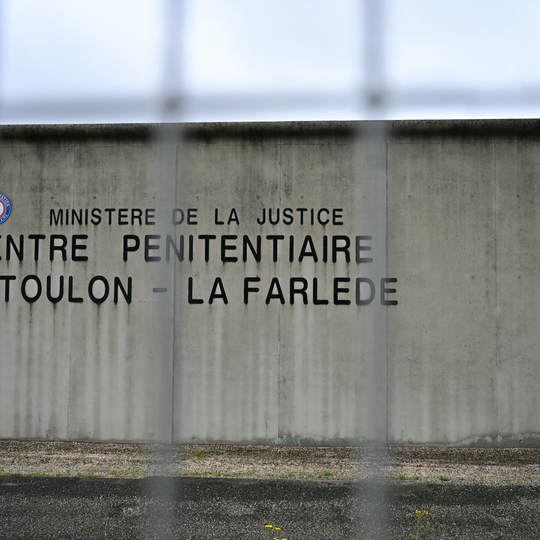 Attackers Target Prisons in France, Burning Vehicles and Firing Shots