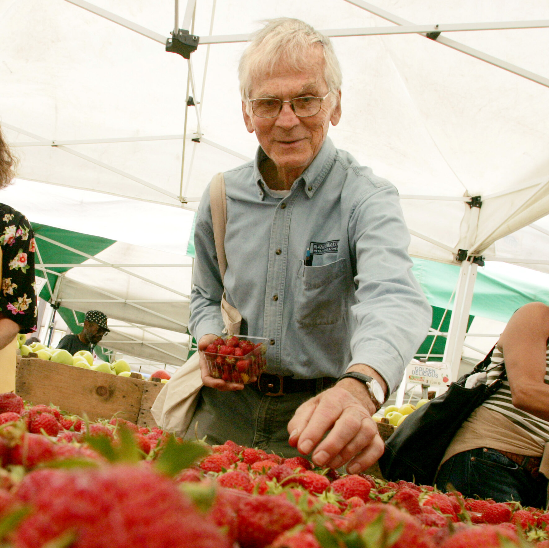 Barry Benepe, Who Gave New York Its Greenmarkets, Dies at 96