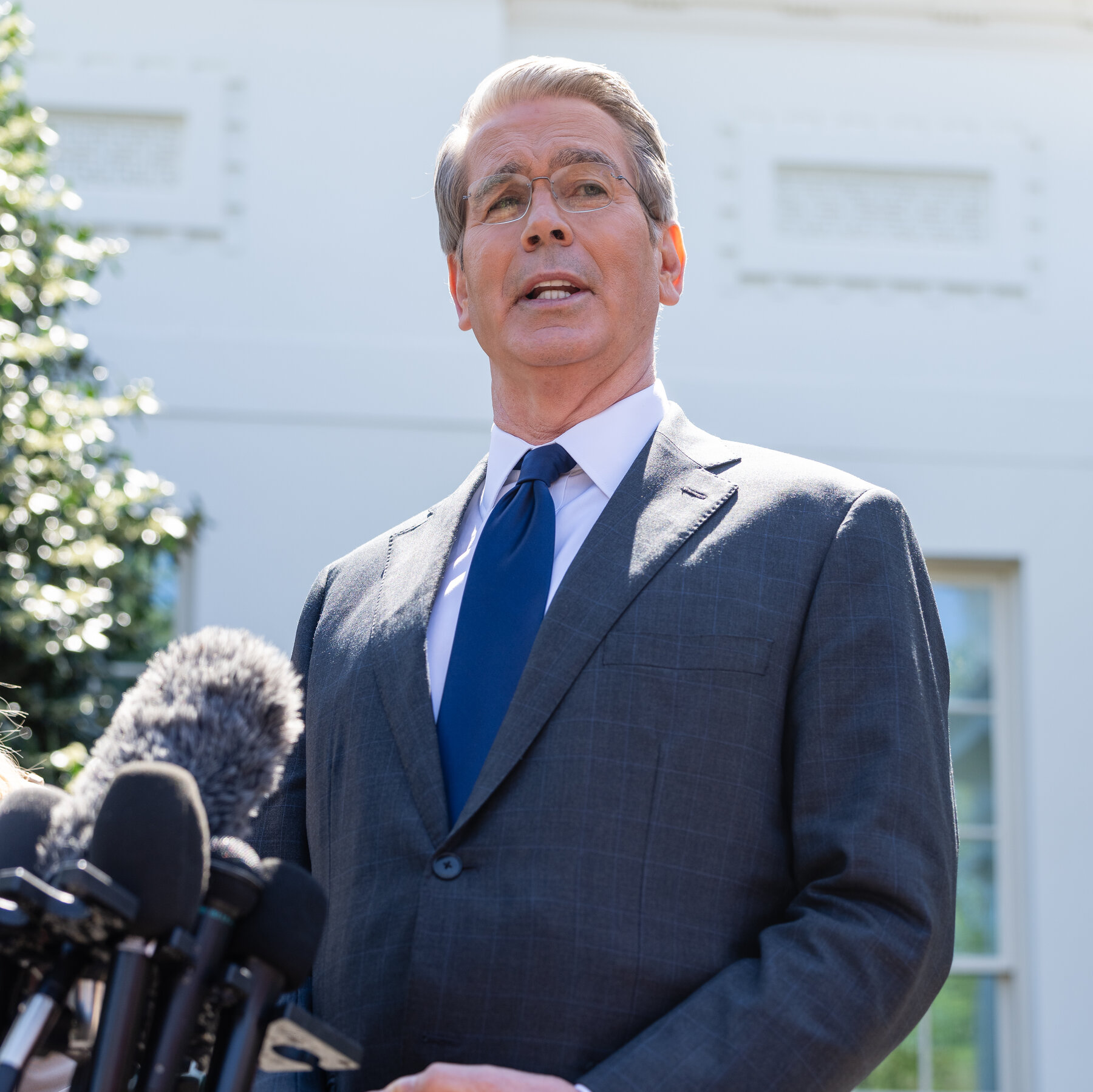 Bessent Takes Tricky Center Stage as Trade Wars Roil U.S. Economy