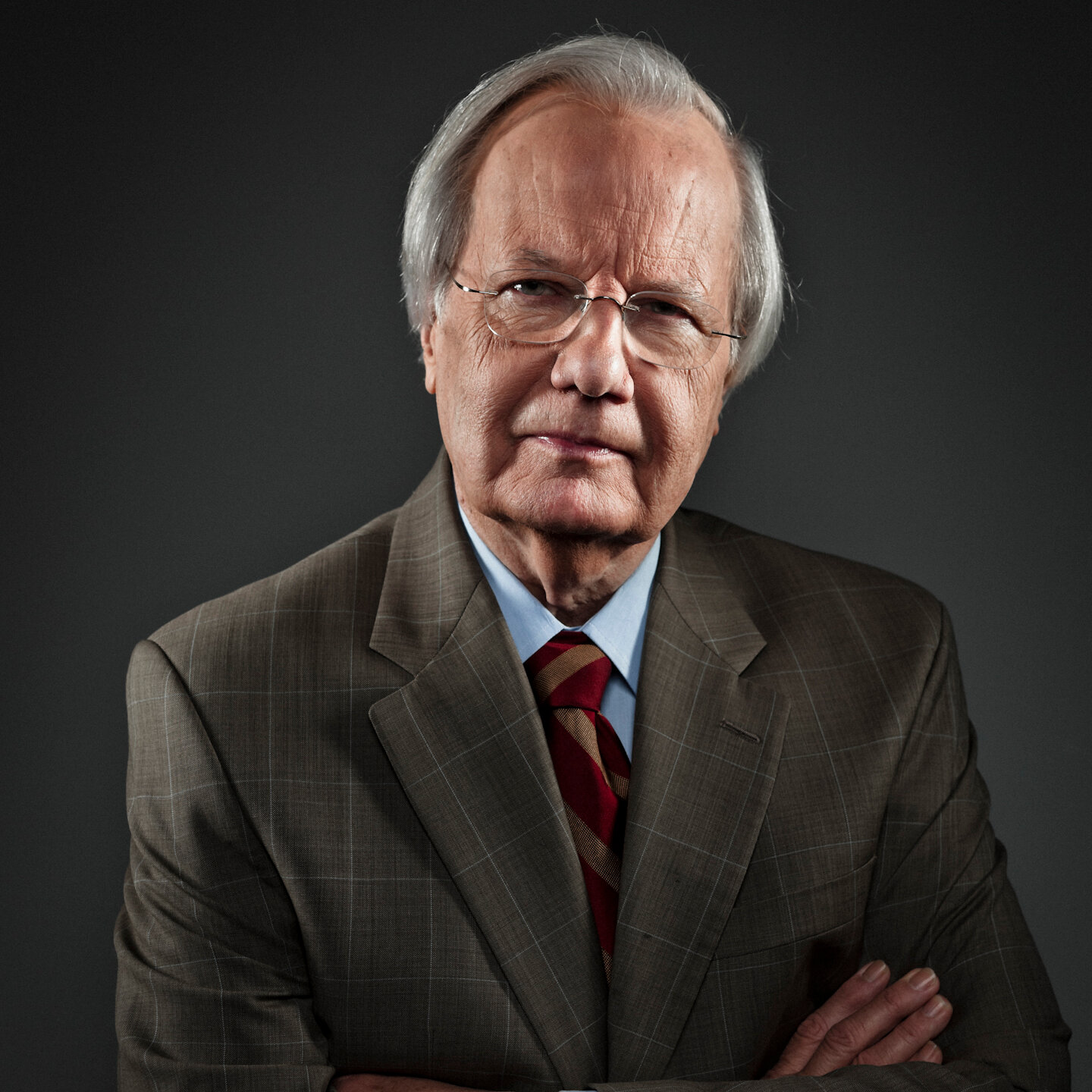 Bill Moyers, Presidential Aide and Veteran of Public TV, Dies at 91