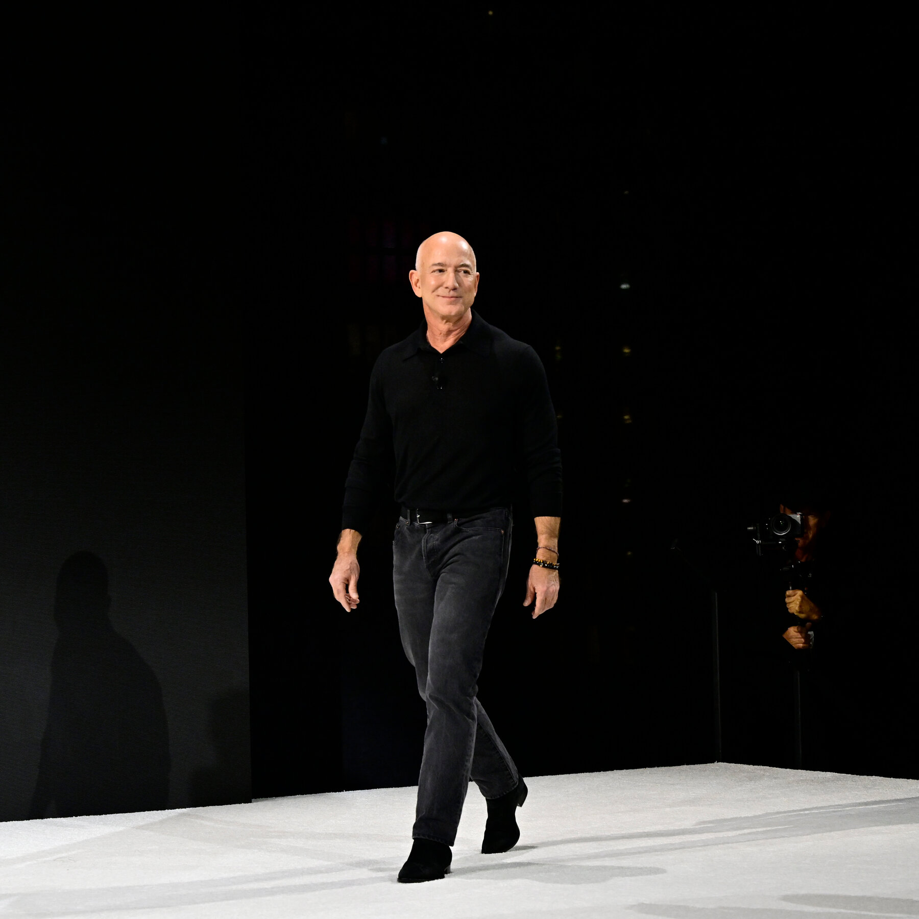 Billionaire Rivals Bezos and Musk Are Said to Have Dined With Trump at Mar-a-Lago