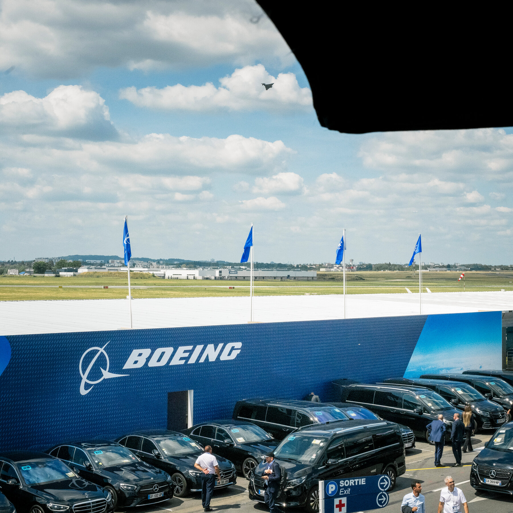 Boeing Keeps Low Profile at Paris Air Show as Airbus Announces Deals