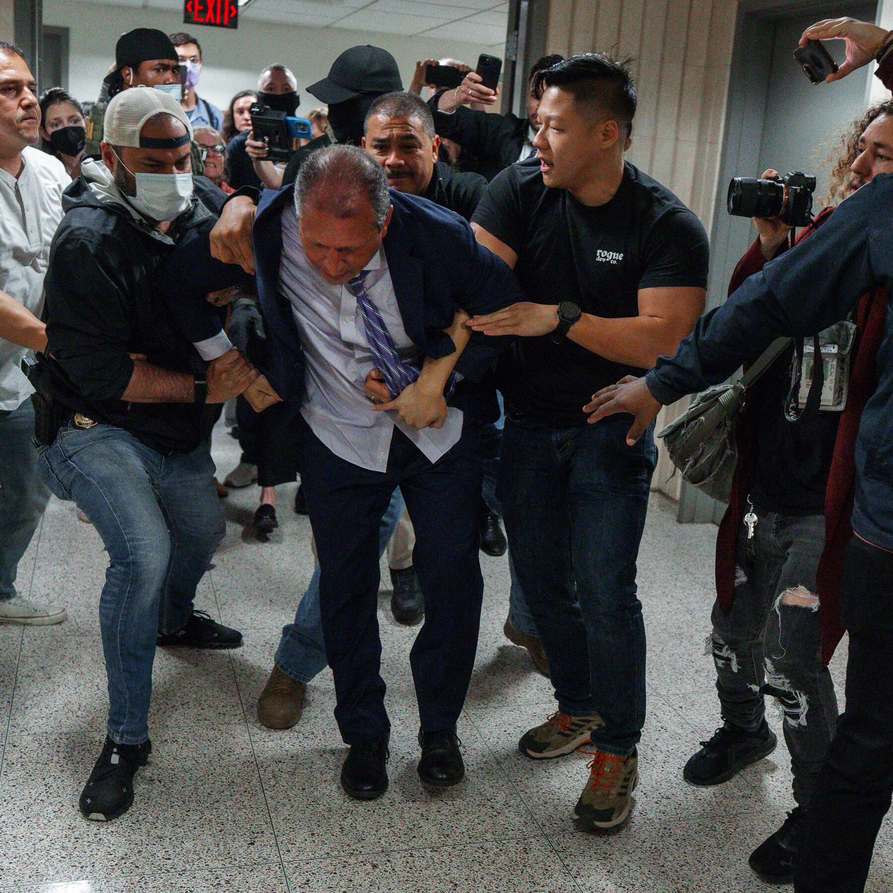 Brad Lander Tried to Escort Immigrants Facing Arrest. He’s Not Alone.