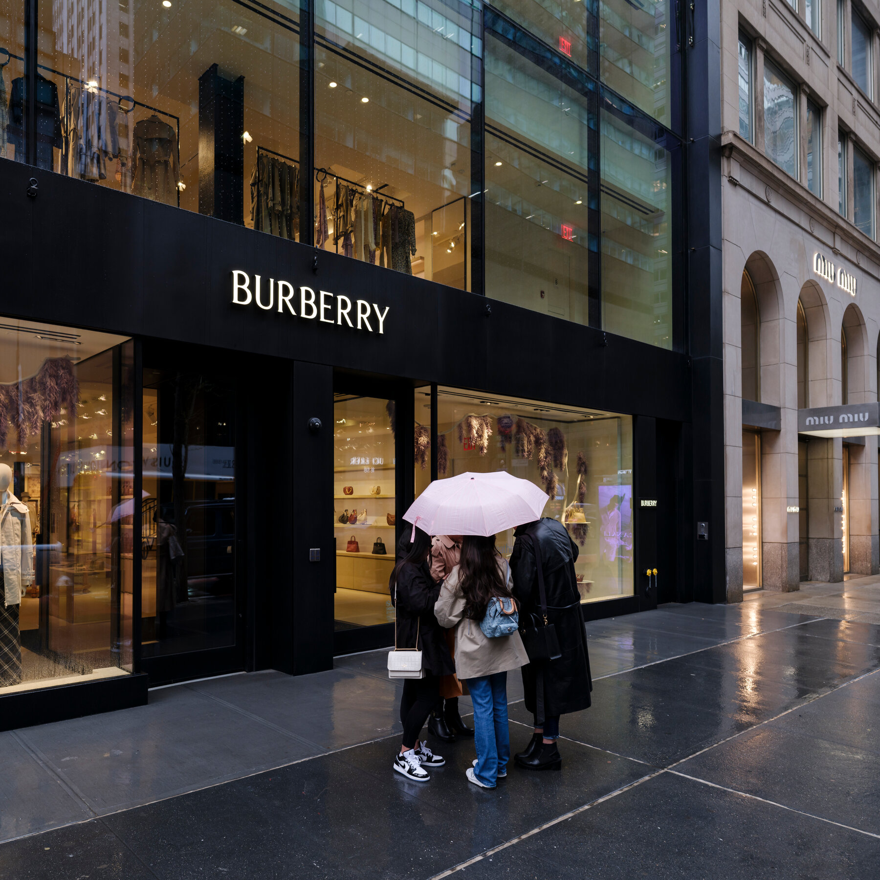 Burberry to Cut Up to 1,700 Jobs in Turnaround Push