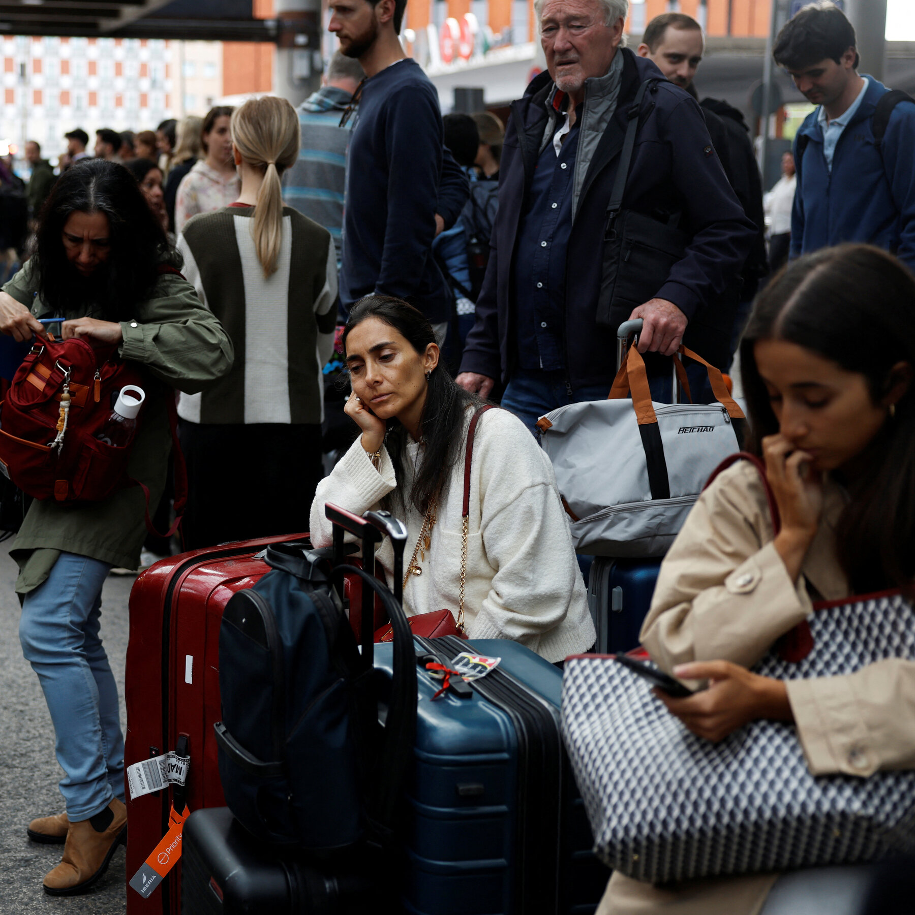 Cable Theft in Spain Disrupts Train Travel for Thousands, Officials Say