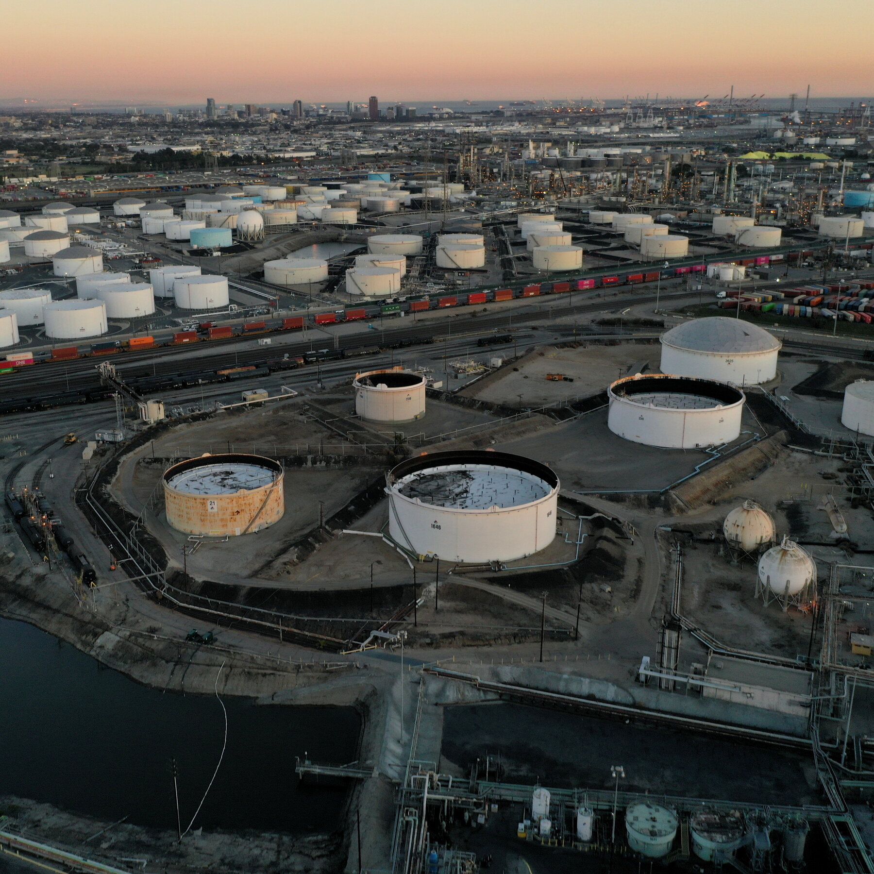 California’s High Gas Prices Could Climb Further as Refineries Close