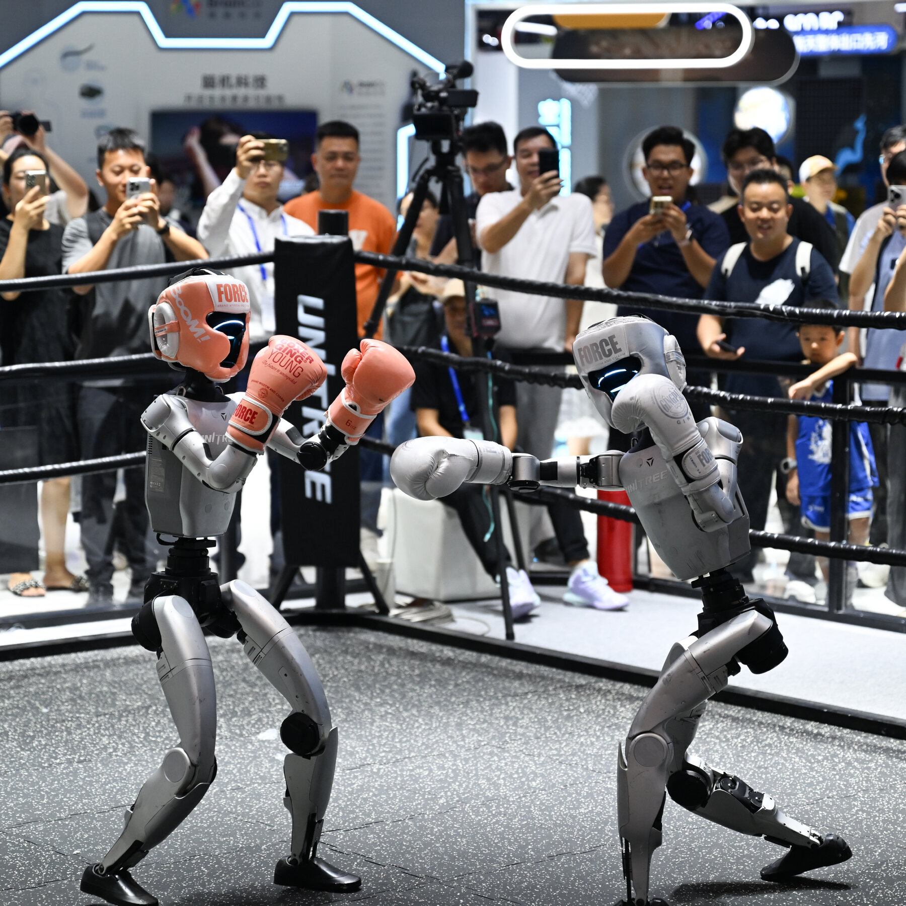China Displays Its Gizmos and Ambition, but Fewer Answers on Trade