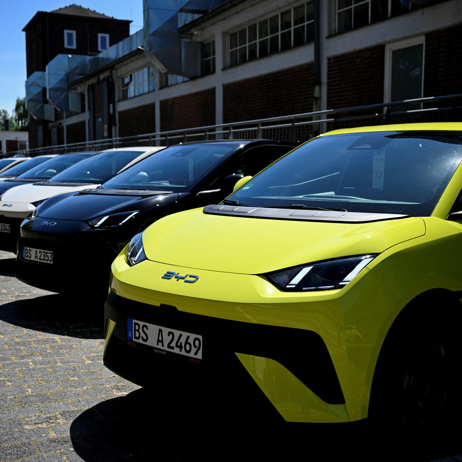 China’s BYD Outsells Tesla in Europe for First Time