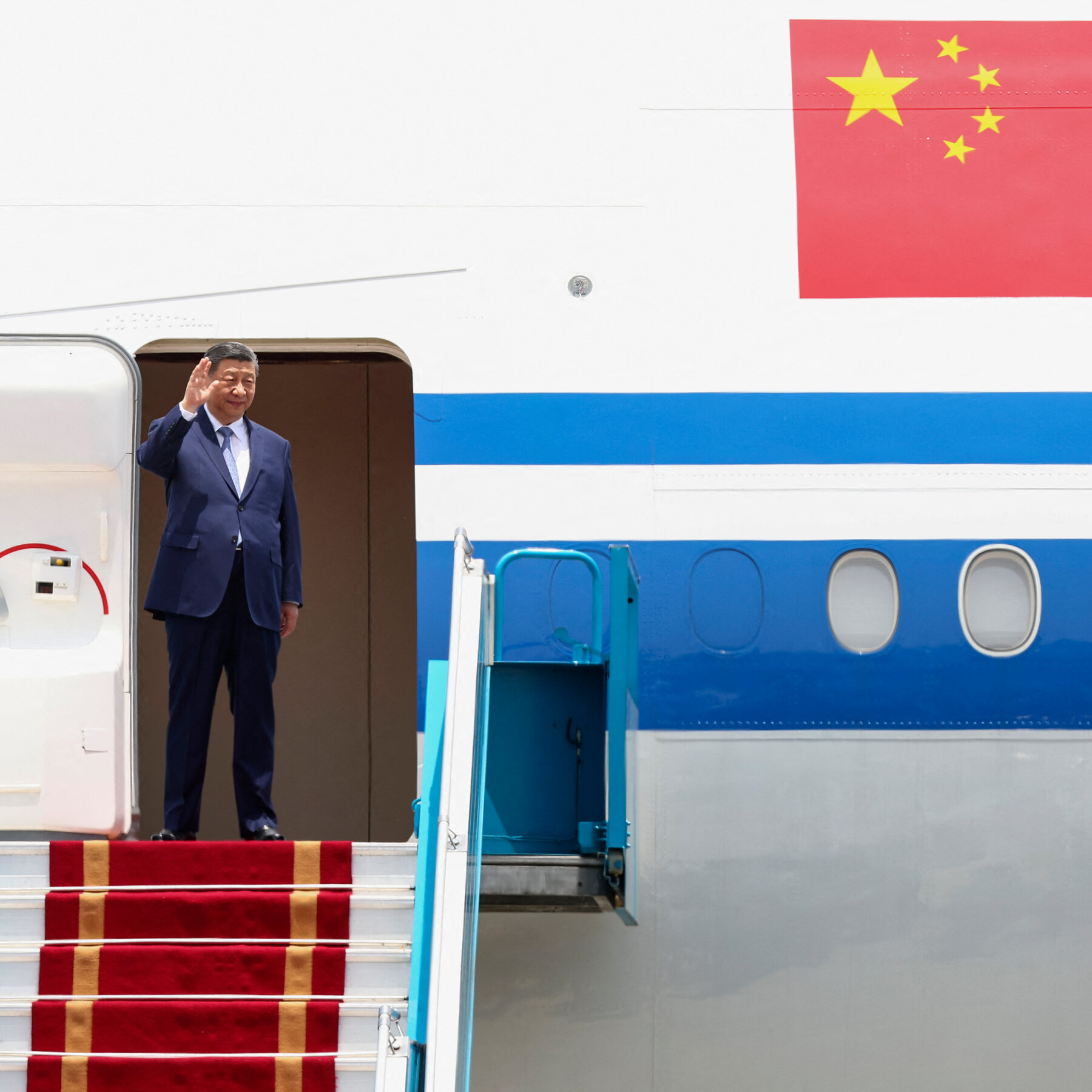 China’s Xi Courts Vietnam as Trade War With the U.S. Mounts