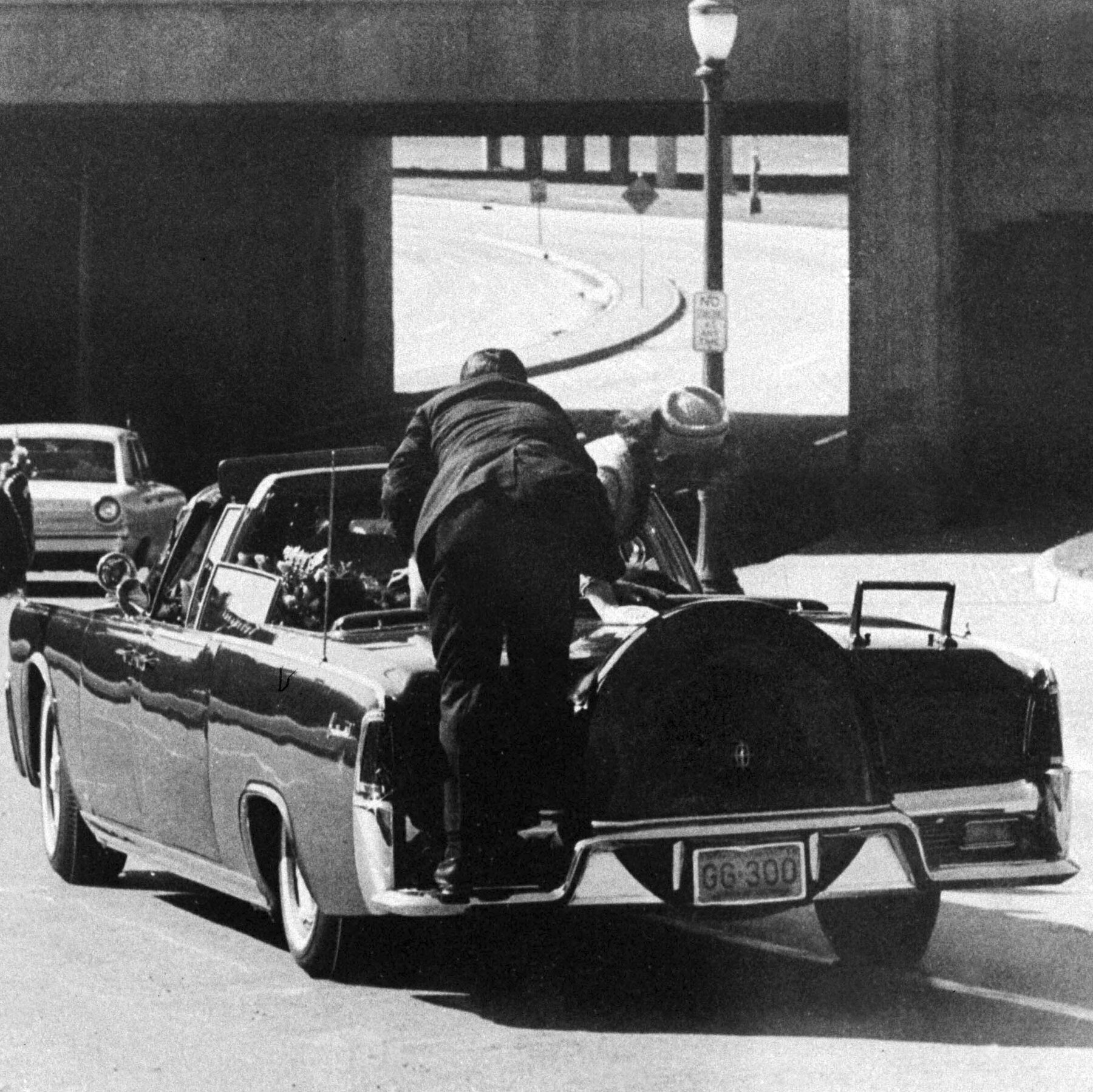 Clint Hill, Who Sprang to Kennedys’ Side as Shots Were Fired, Dies at 93