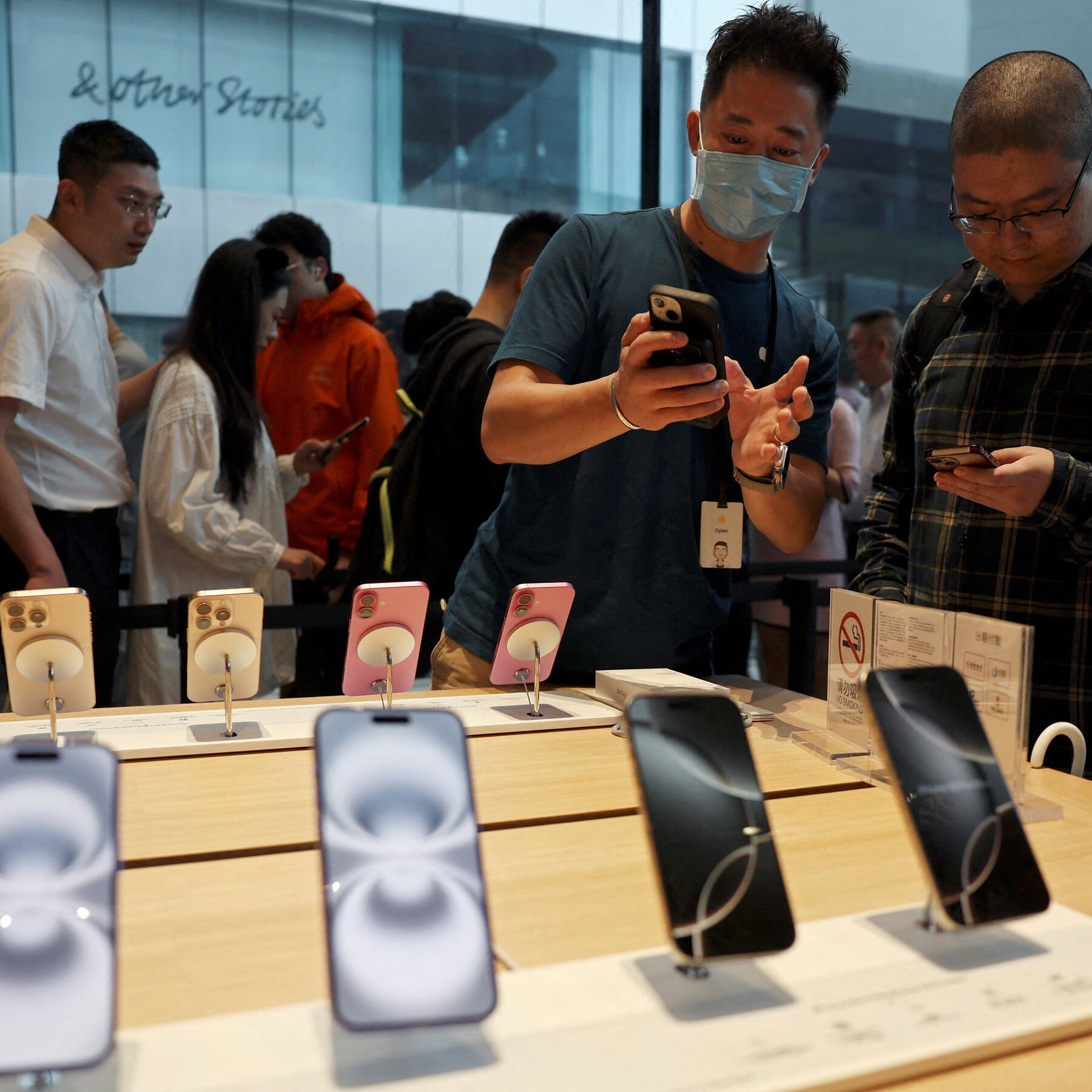 Could the Trade Fight Take a Bite Out of Apple?