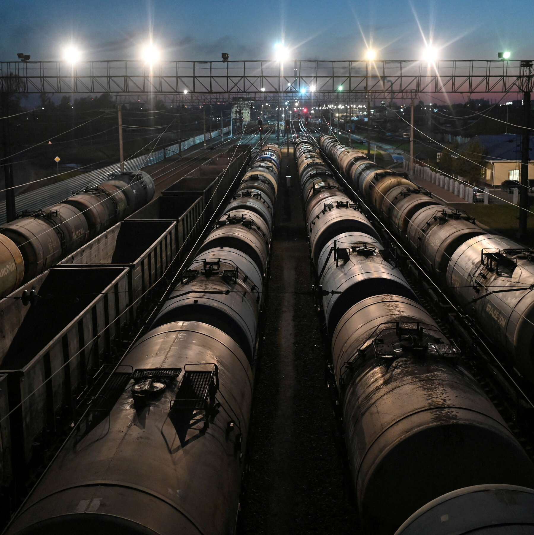 Criticizing Putin, Trump Threatens Russia With Secondary Tariffs