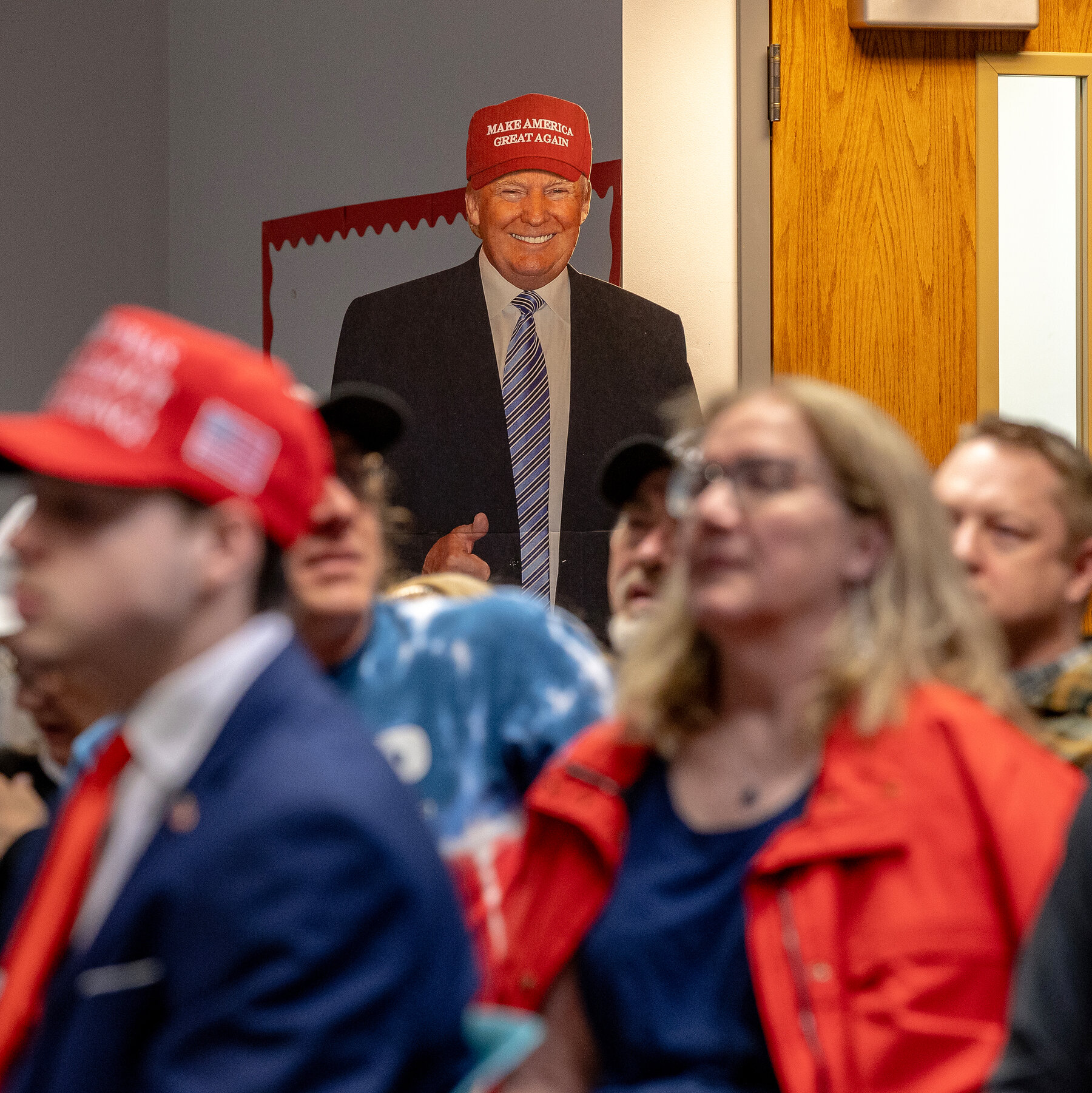 Crucial Week for Trump: New Tariffs and State Elections Will Test His Momentum