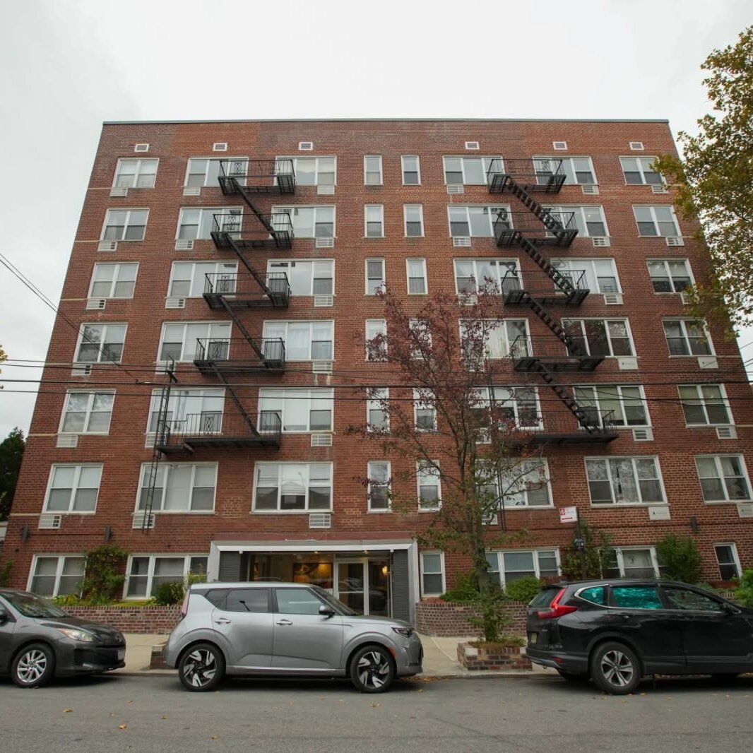 Cuomo Blasts Mamdani for His Rent-Stabilized Unit. But He Had One, Too.