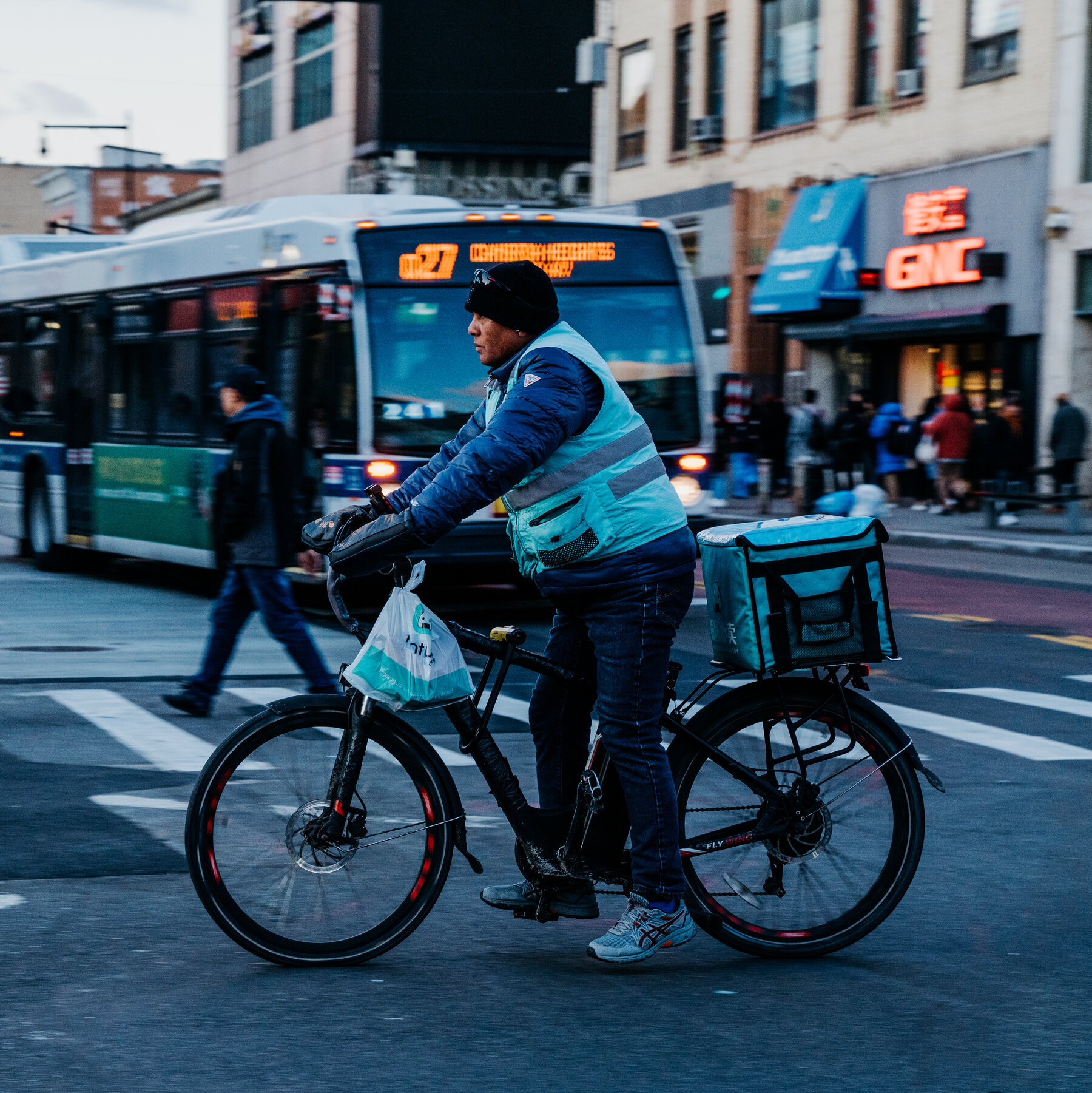 Delivery Workers and Street Vendors Join Forces