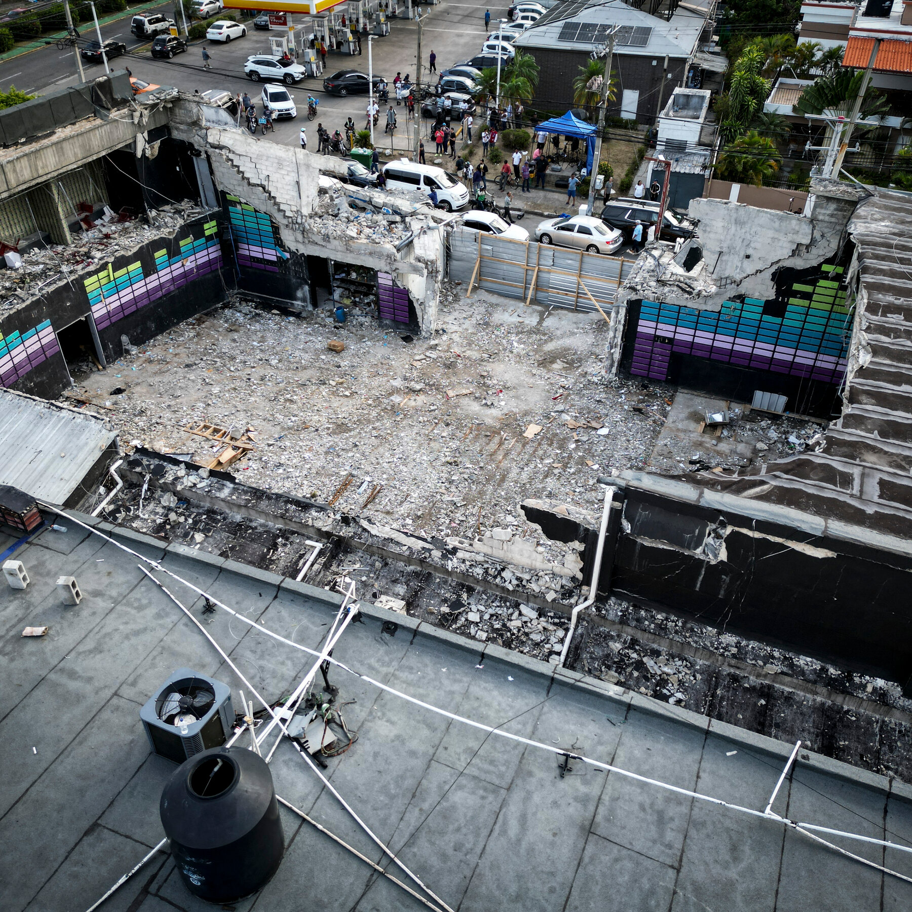 Did Weight and Noise Make a Dominican Republic Nightclub Roof Collapse?
