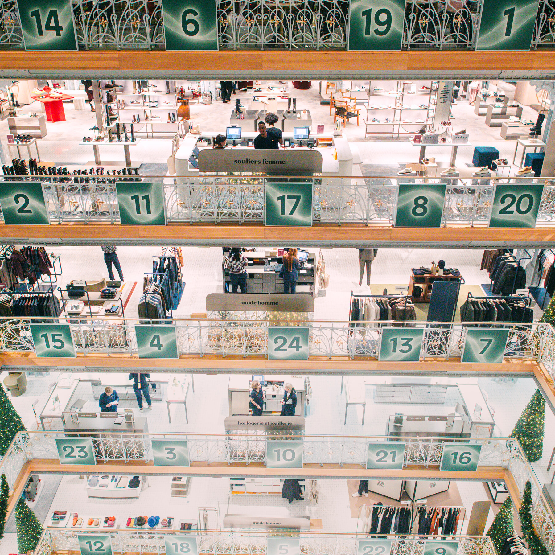 During the Holidays, Retailers Want Social Media Attention