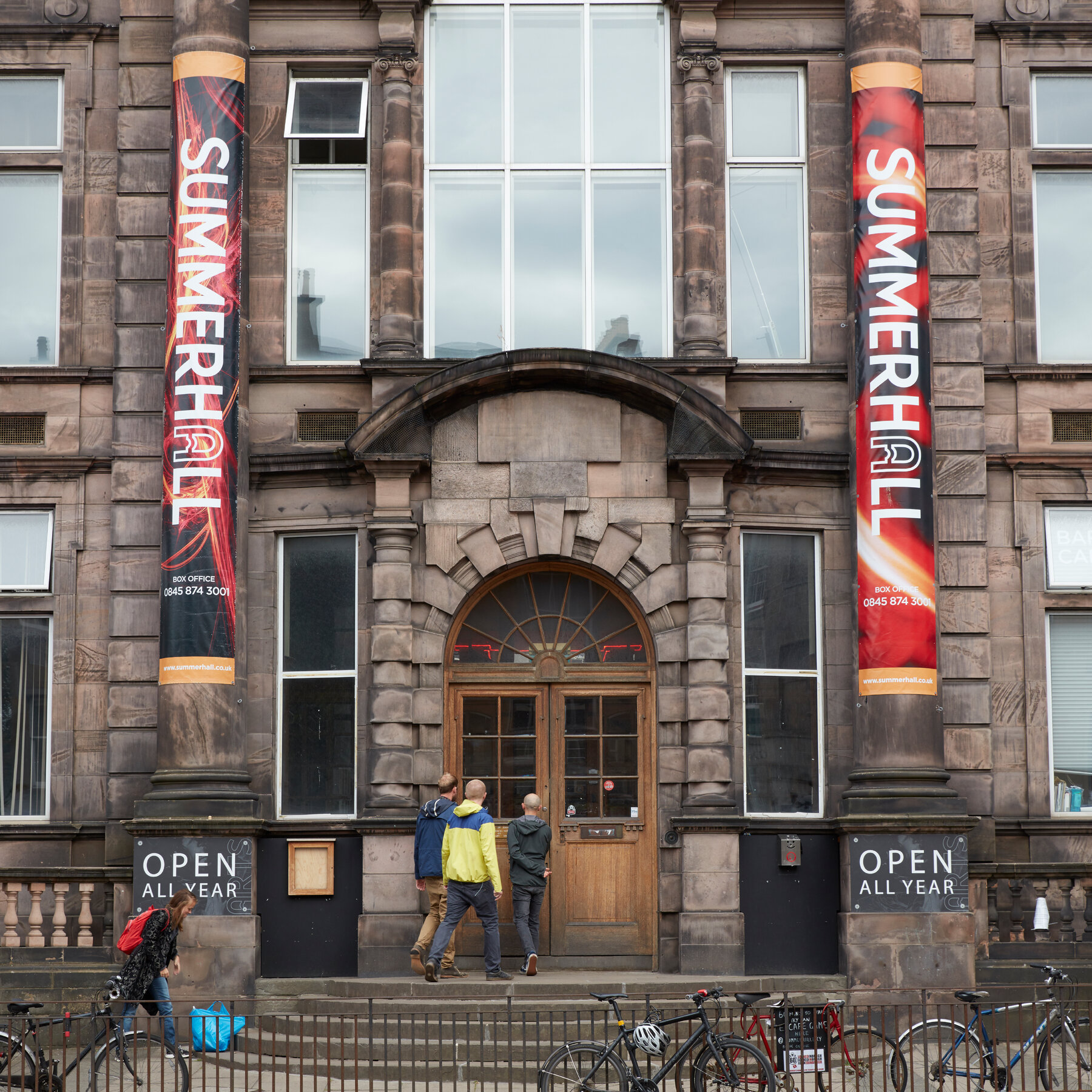 Edinburgh Fringe Can Bring Artists Fame, but Money’s Another Matter