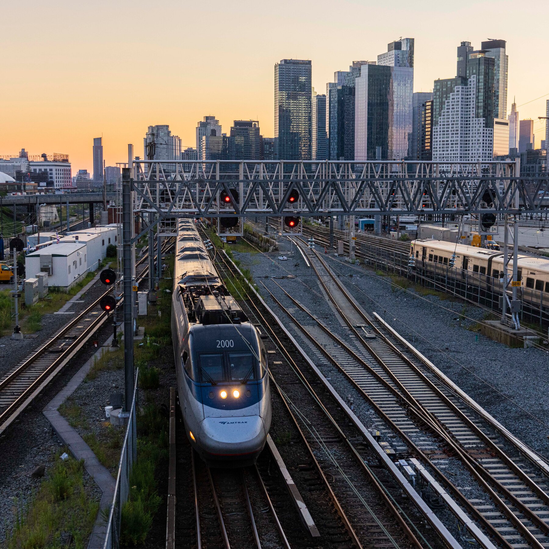 Elon Musk Proposes Privatizing Amtrak, Calling Rail Service ‘Sad’